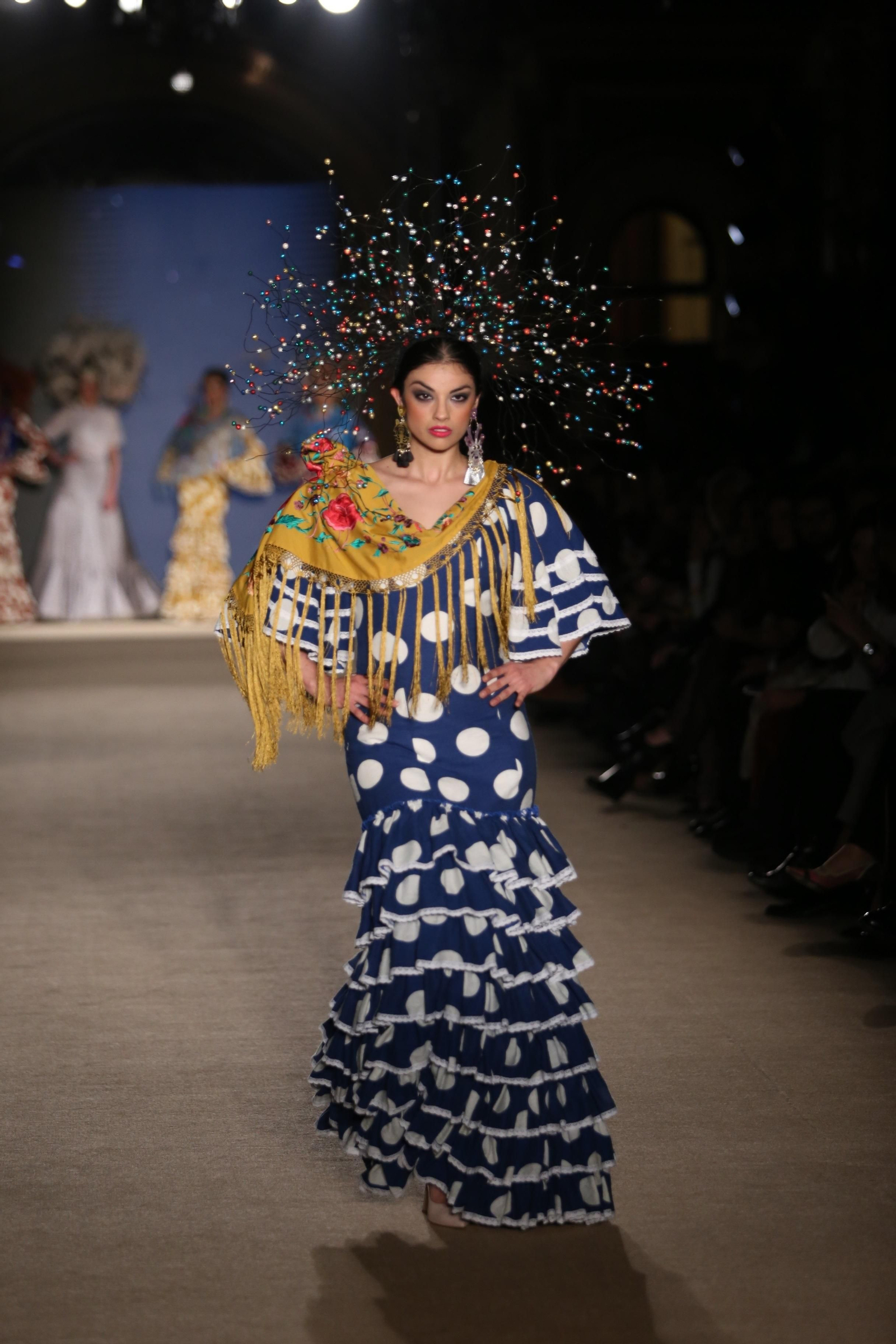 Diseño de Rocío Peralta en el desfile de We Love Flamenco Diseño de Rocío Peralta en el desfile de We Love Flamenco