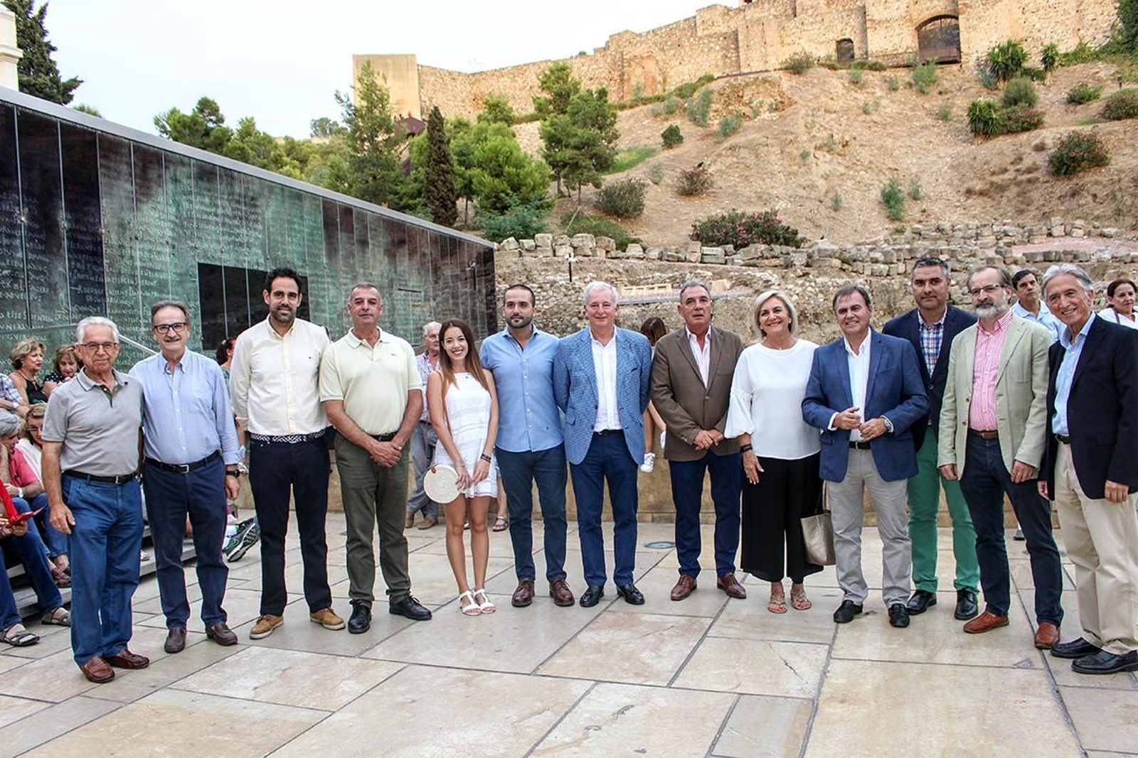 Foto oficial de autoridades.