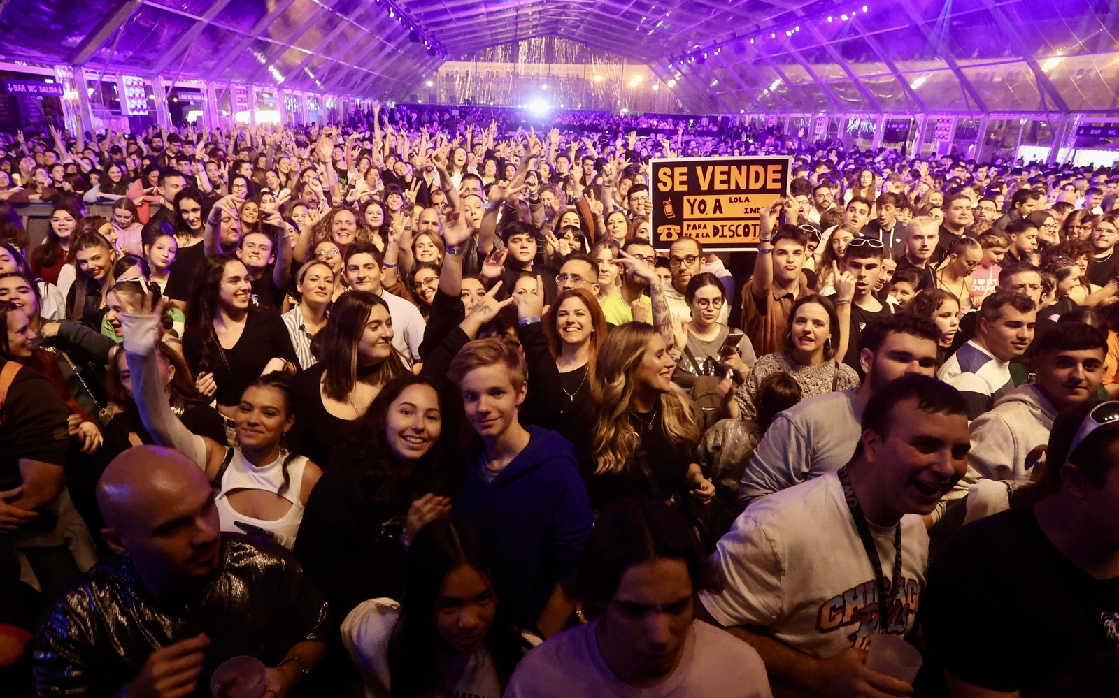 Búscate en el concierto de Lola Indigo