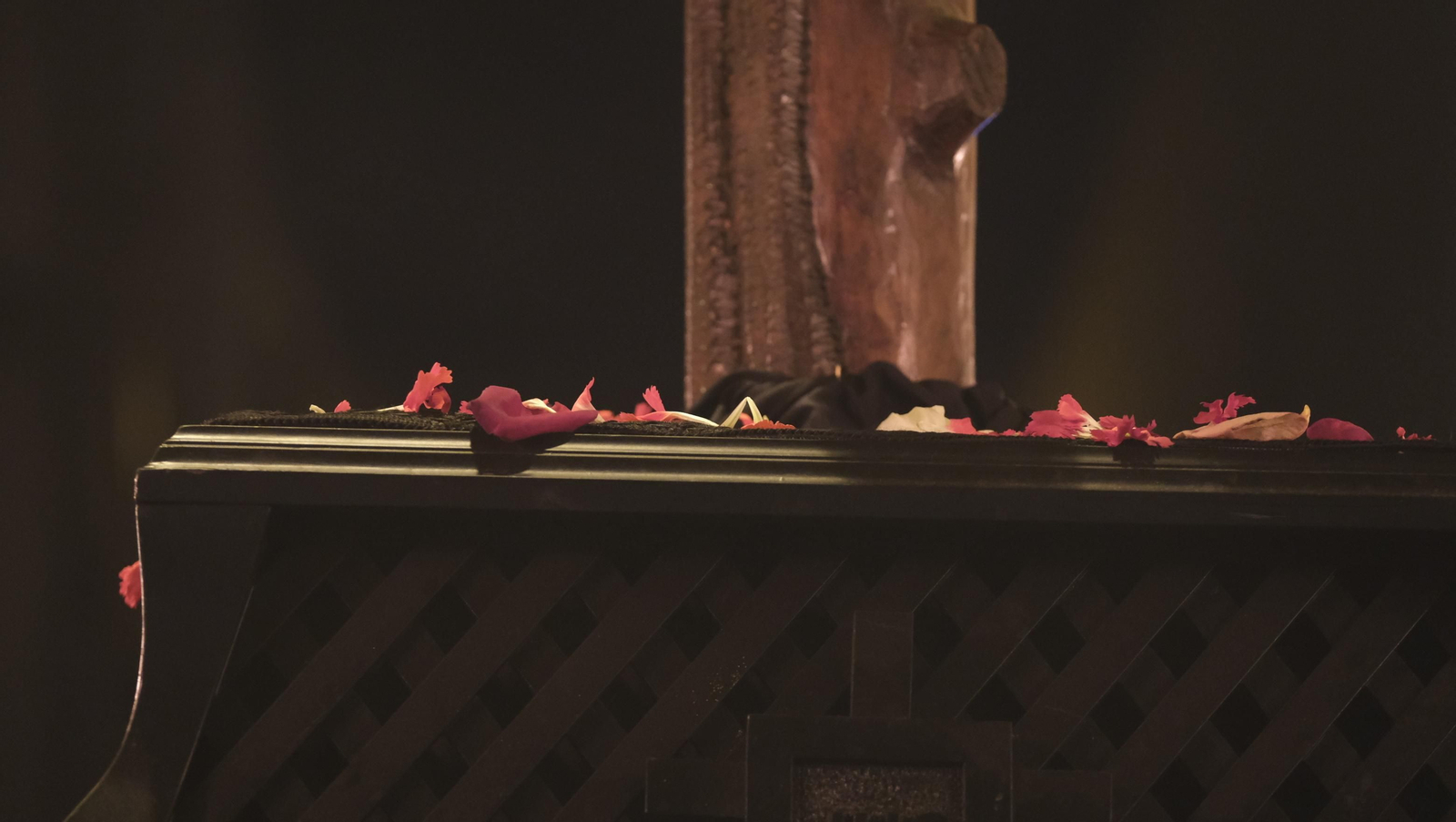 Procesión del Perdón en Almería, en imágenes