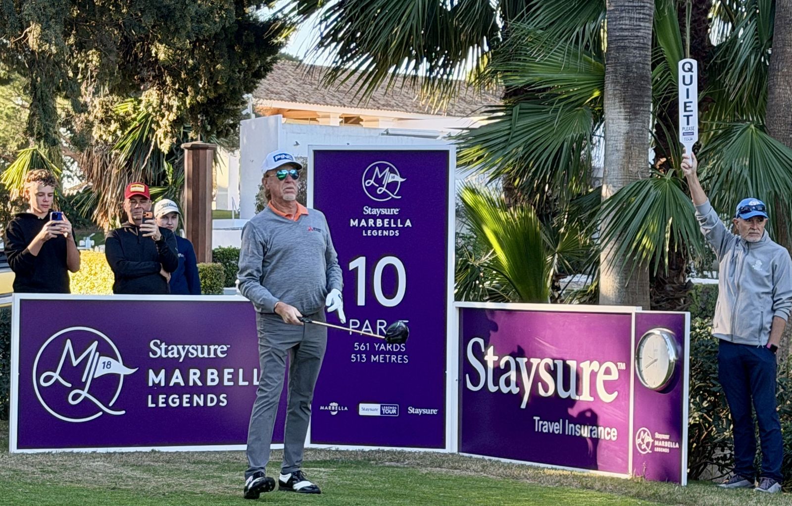 Jiménez golpea desde la calle.