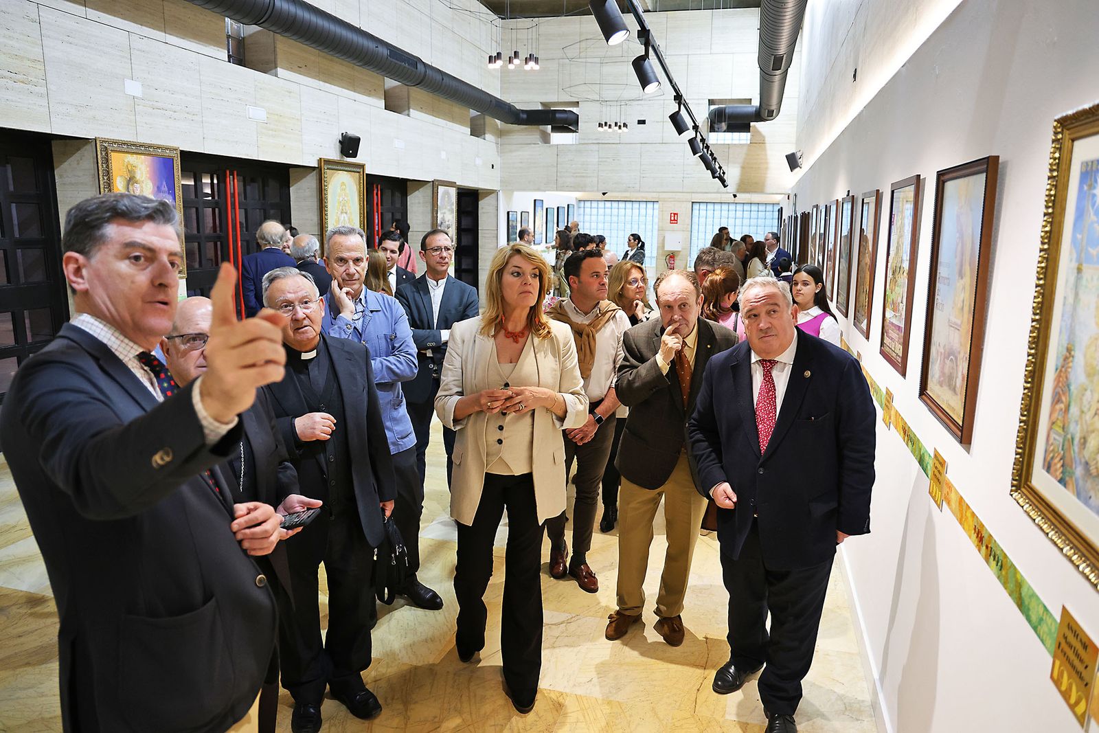 Imágenes de la inauguración de la exposición 'Sueños de Rocío. Carteles de Romería'.