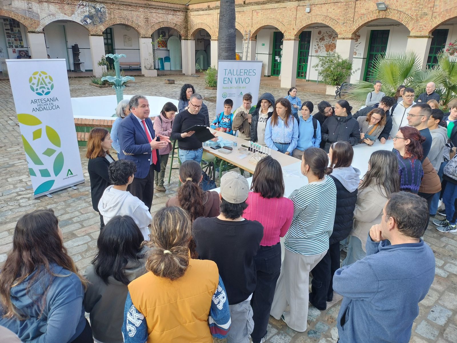 Taller en la Escuela de Arte León Ortega.