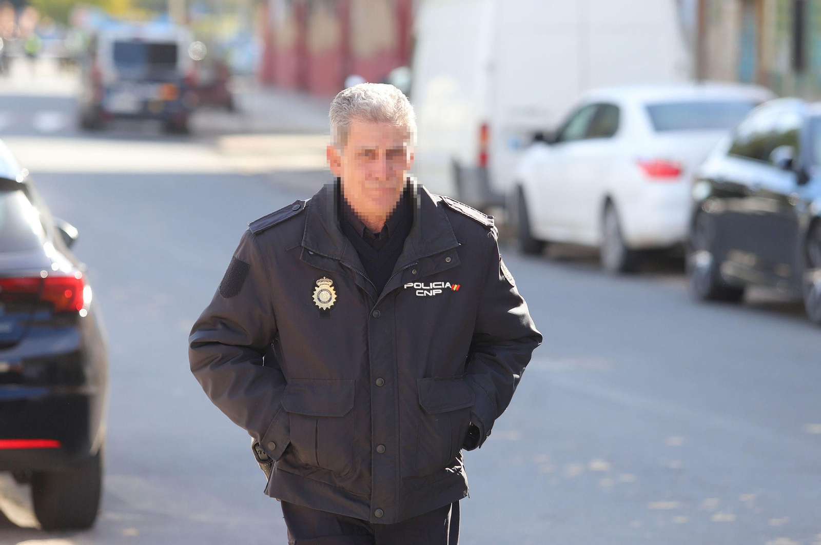 Imágenes del atrincherado que amenazaba con hacer estallar una bombona en el Torrejón, Huelva