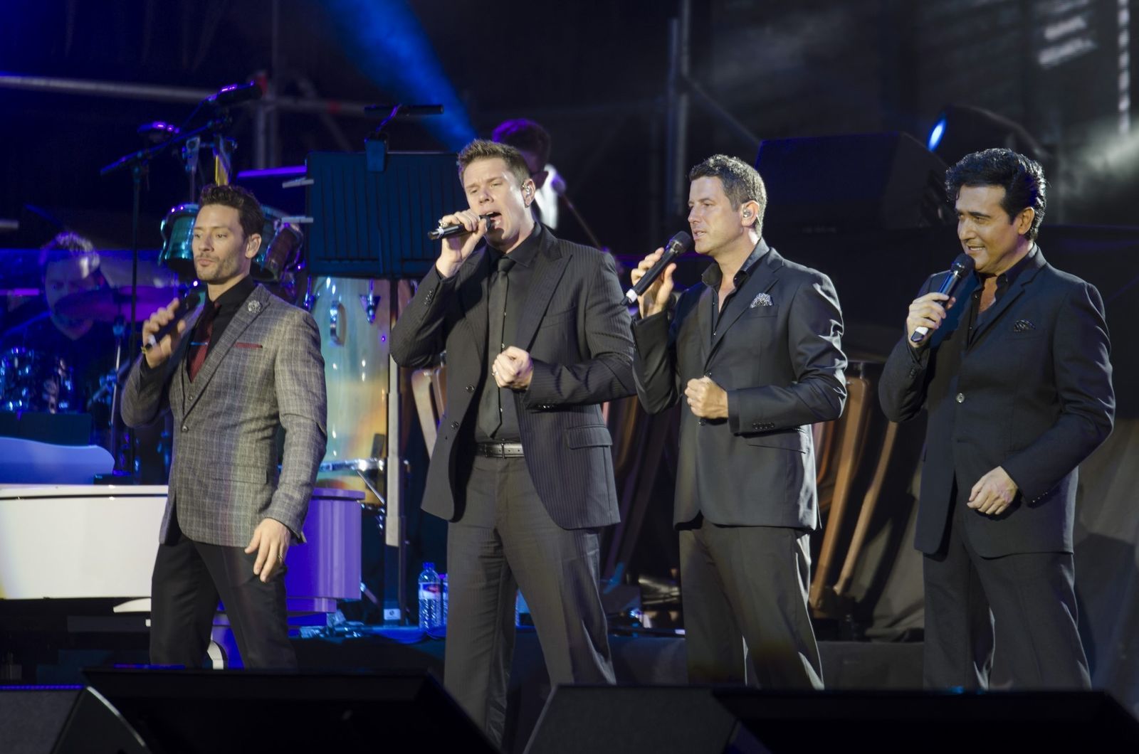 Il Divo ofreció más de dos horas de concierto acompañado por la OCAL en una plaza de Toros que registró un lleno.