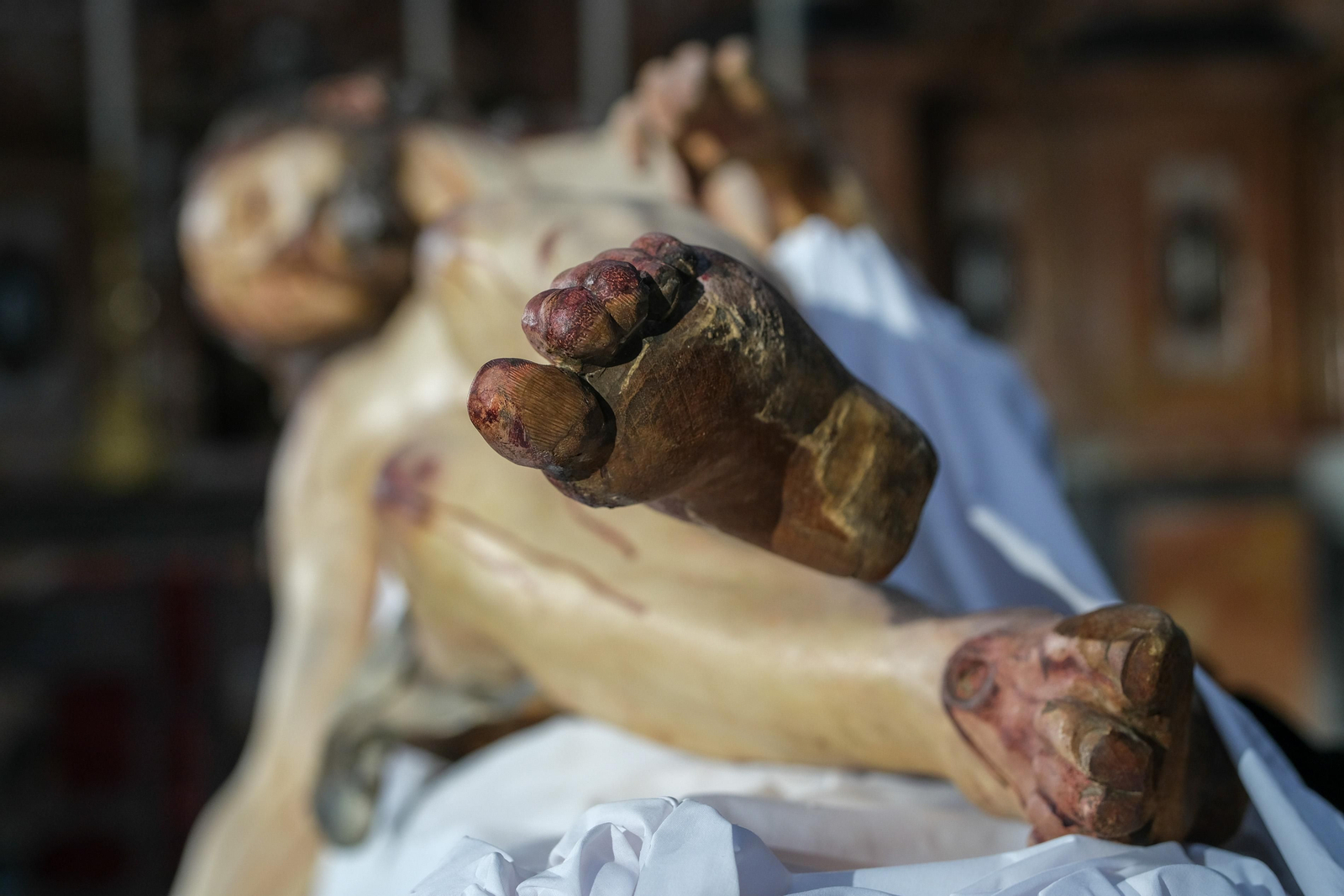 Cristo Yacente, obra de Pedro Roldán de la parroquia del Sagrario expuesto tras su restauración