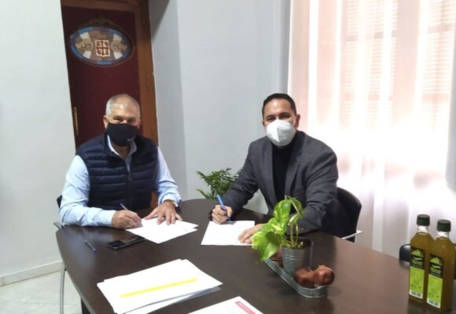 El alcalde de Belmez, José Porras, y el diputado de Infraestructuras, Manuel Olmo.