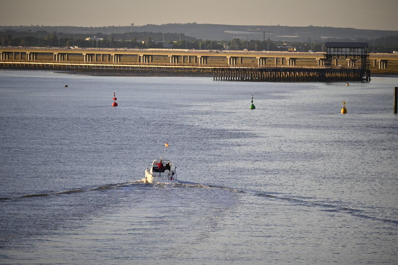 Un paseo por el Muelle del Tinto de Huelva, en imágenes