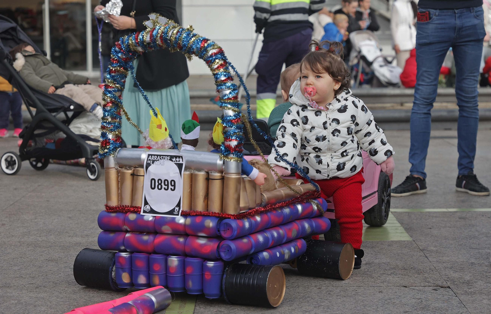 Búscate en las fotos del Arrastre de Latas 2025 en Algeciras