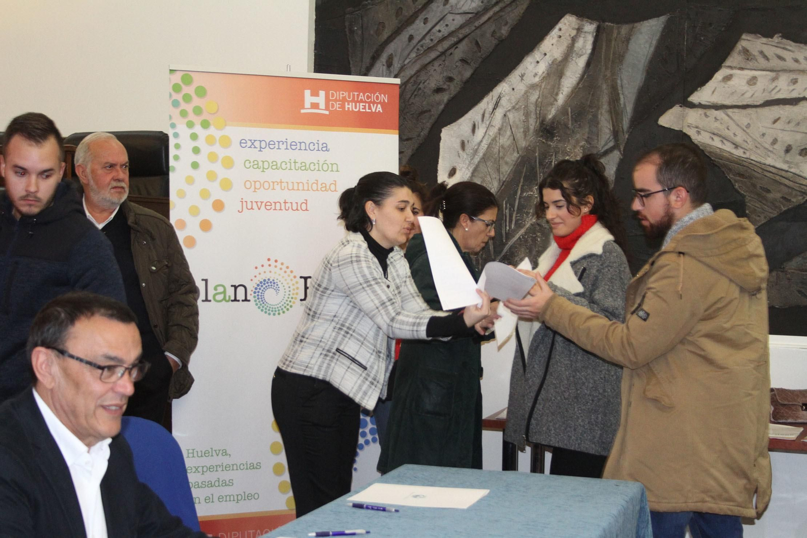 Acto de celebración de entrega y aceptación de las 63 becas del Plan HEBE (Huelva Experiencias Basadas en el Empleo)