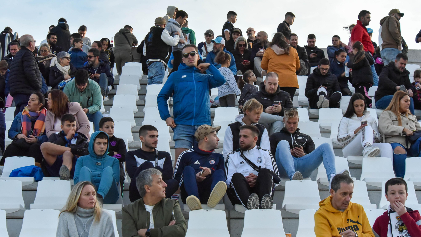 Búscate durante el Balona - UCAM Murcia en el Ciudad de La Línea