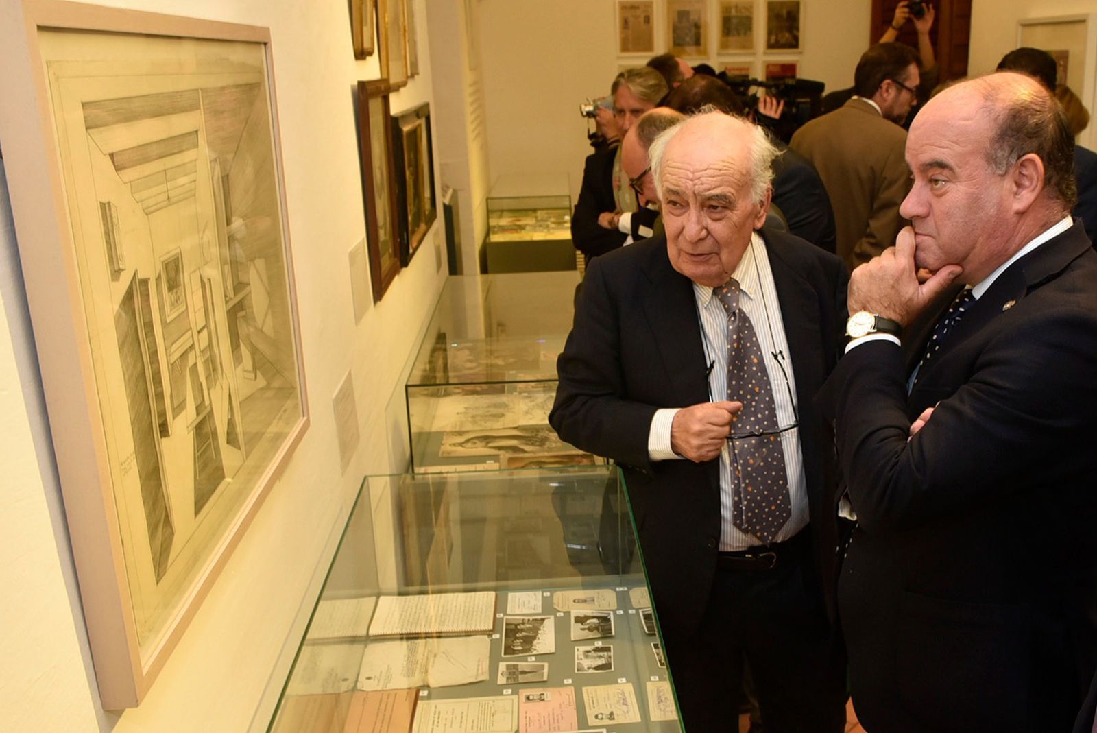 Cristóbal Toral y el alcalde de Antequera en la muestra.