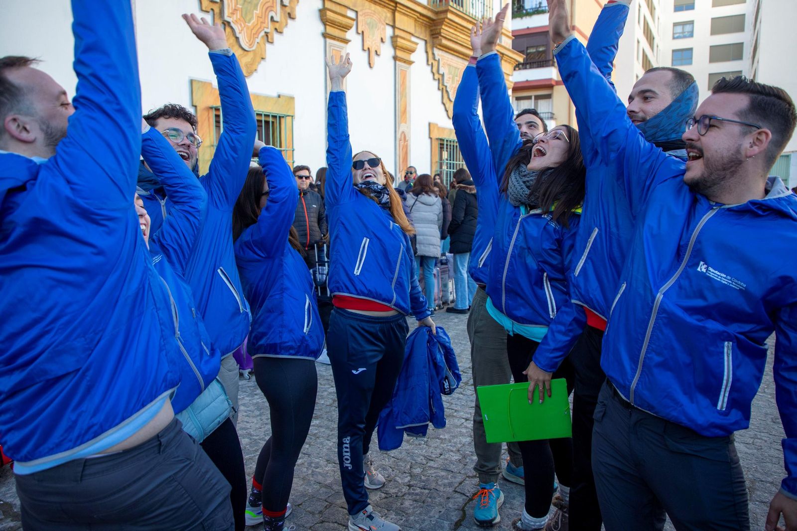 La salida de los niños que participan en los Campamentos de Navidad de la Diputación, en imágenes
