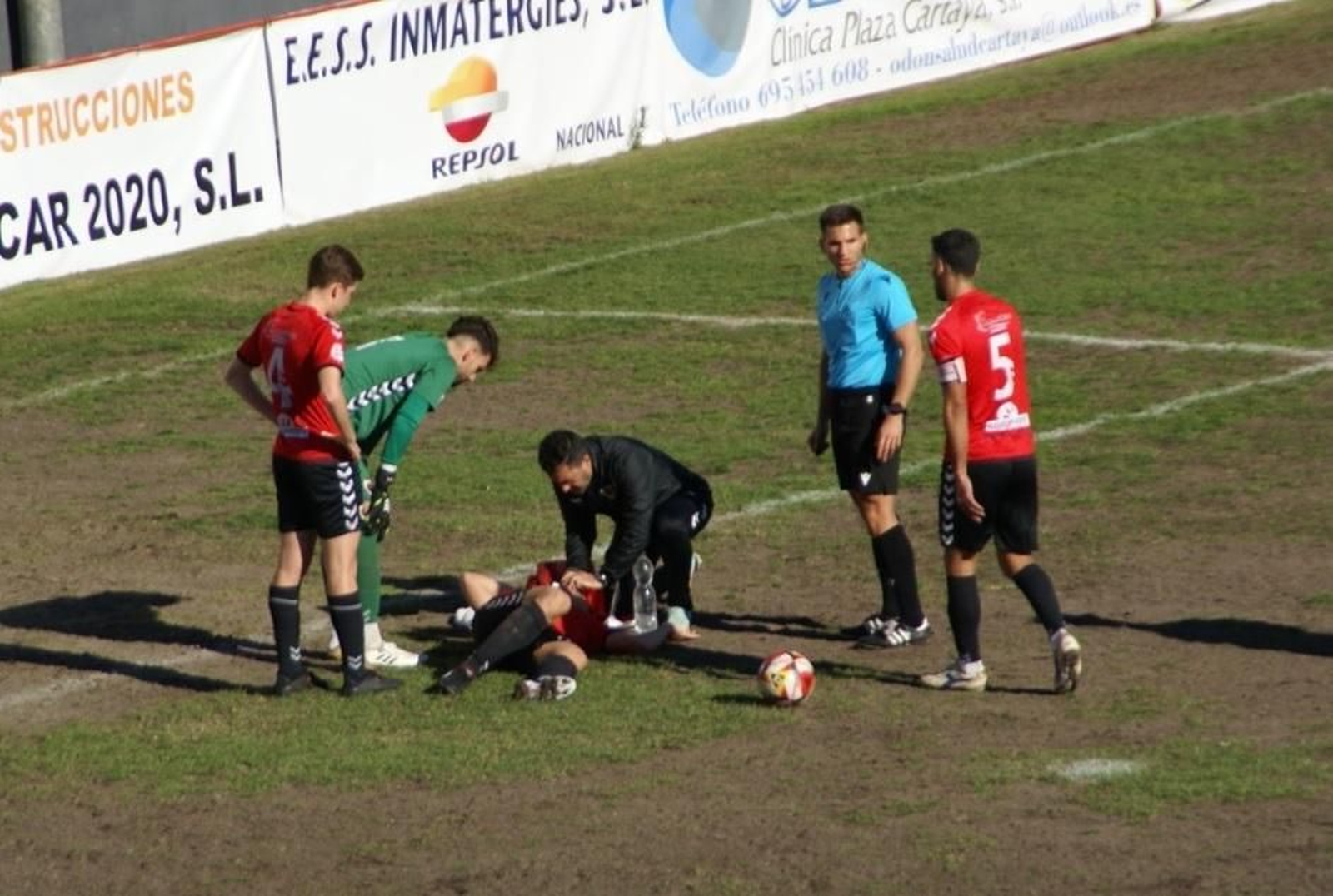 El jerezano Pan Fernández, junto a Pavón, jugador de La Palma que también acabó en el hospital.