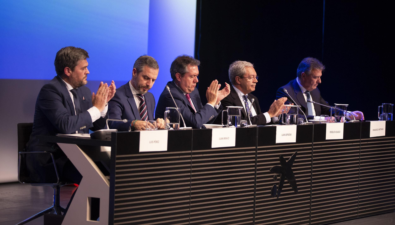 Pérez, Bravo, Espadas, Velasco y Arteaga durante la firma del proyecto para la Isla de la Cartuja.