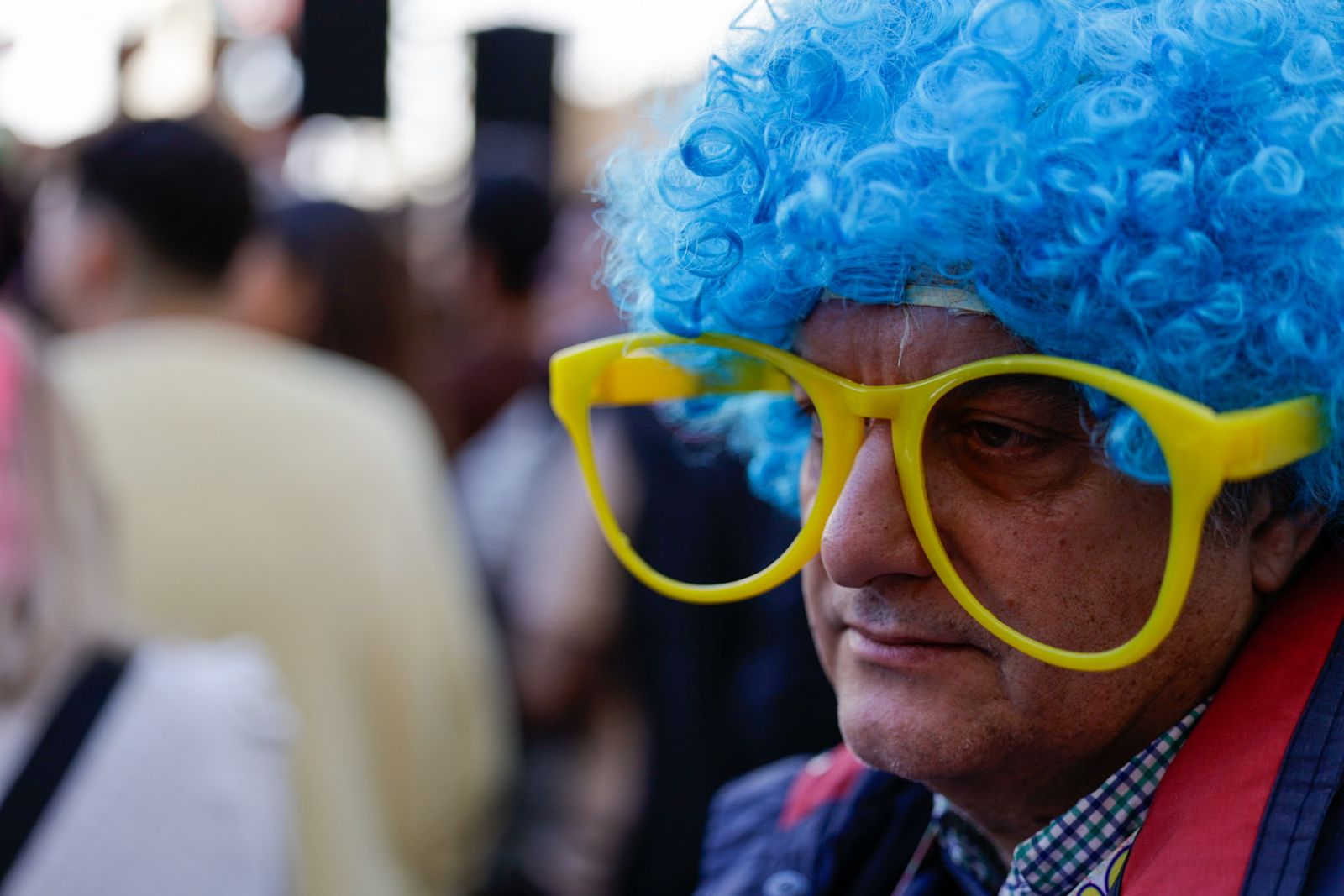 Así vive Cádiz su primer sábado de Carnaval: las imágenes de las batallas de copla y la fiesta en la calle