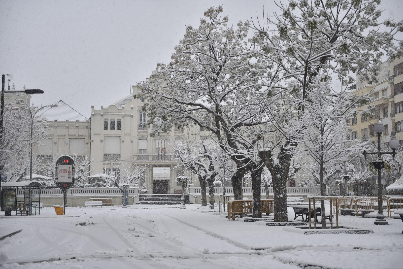 El segundo día del temporal 'Filomena' en imágenes: más nieve y caos