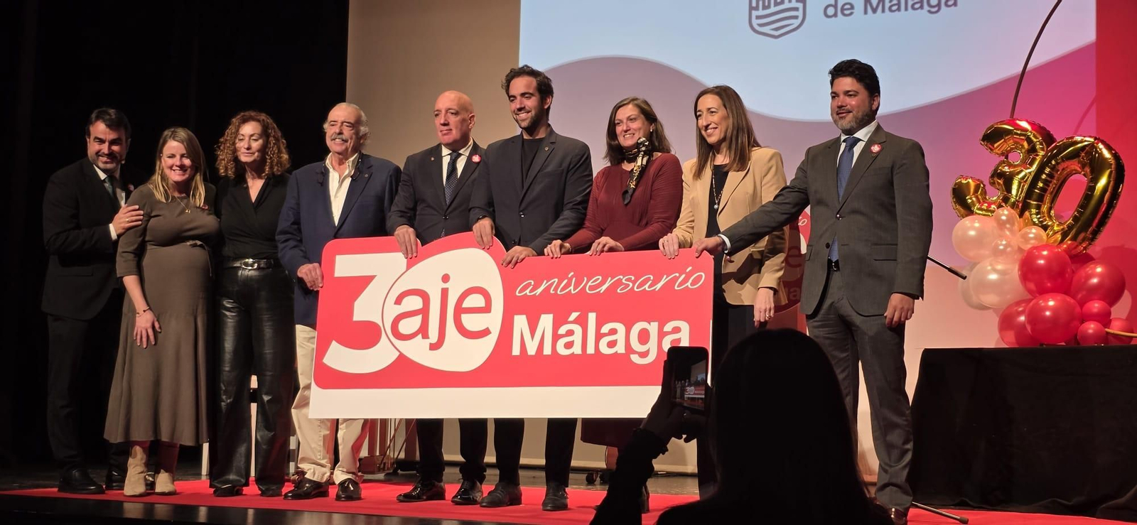 Expresidentes y gerentes de AJE Málaga en su homenajea a sus socios históricos