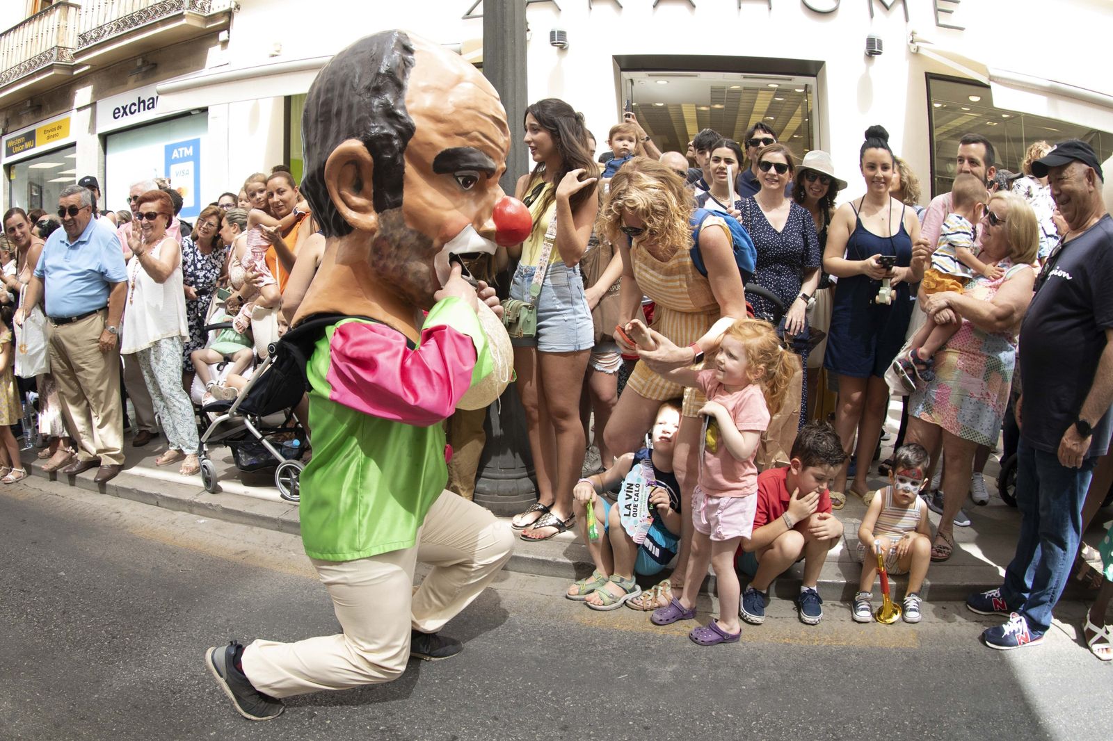 El regreso de la Tarasca a las calles de Granada, en imágenes
