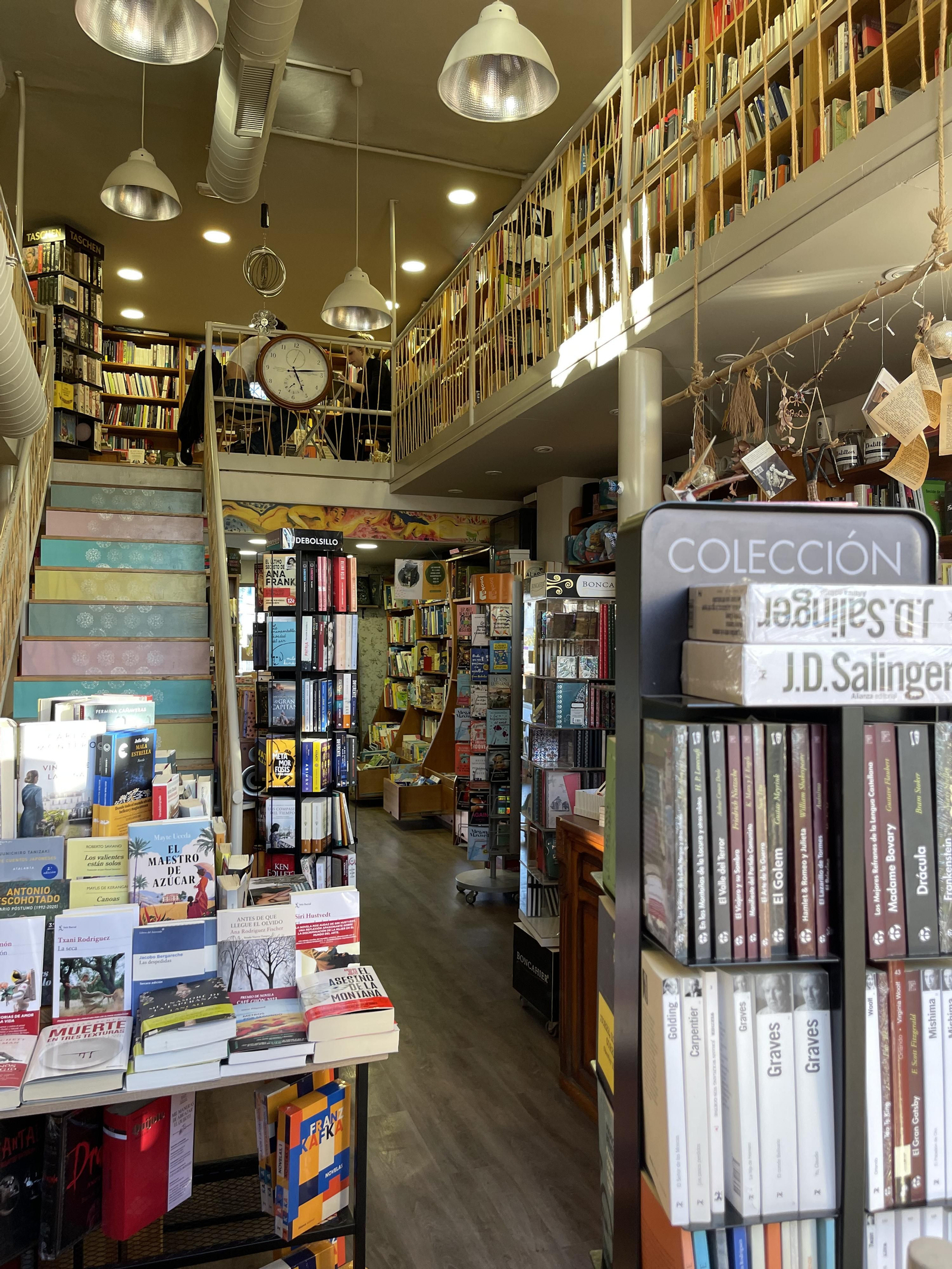 Q Pro Quo, la "librería de encuentro" de Teatinos donde puedes comprarte un libro y tomar un café Q Pro Quo, la "librería de encuentro" de Teatinos donde puedes comprarte un libro y tomar un café