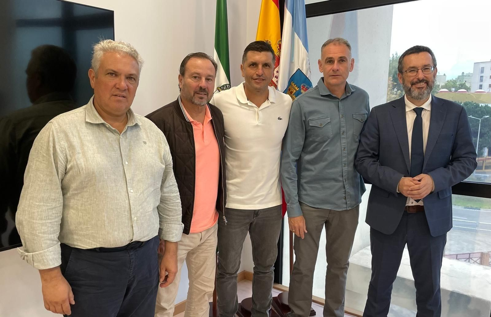 Javier Baglietto, Juan Luis Acris, Alberto Merino, Carlos Guerra y Juan Franco, este jueves en la alcaldía