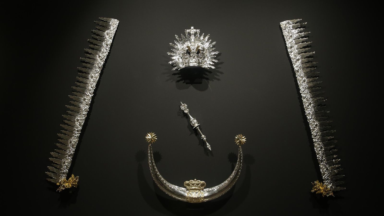 Más piezas de la exposición.