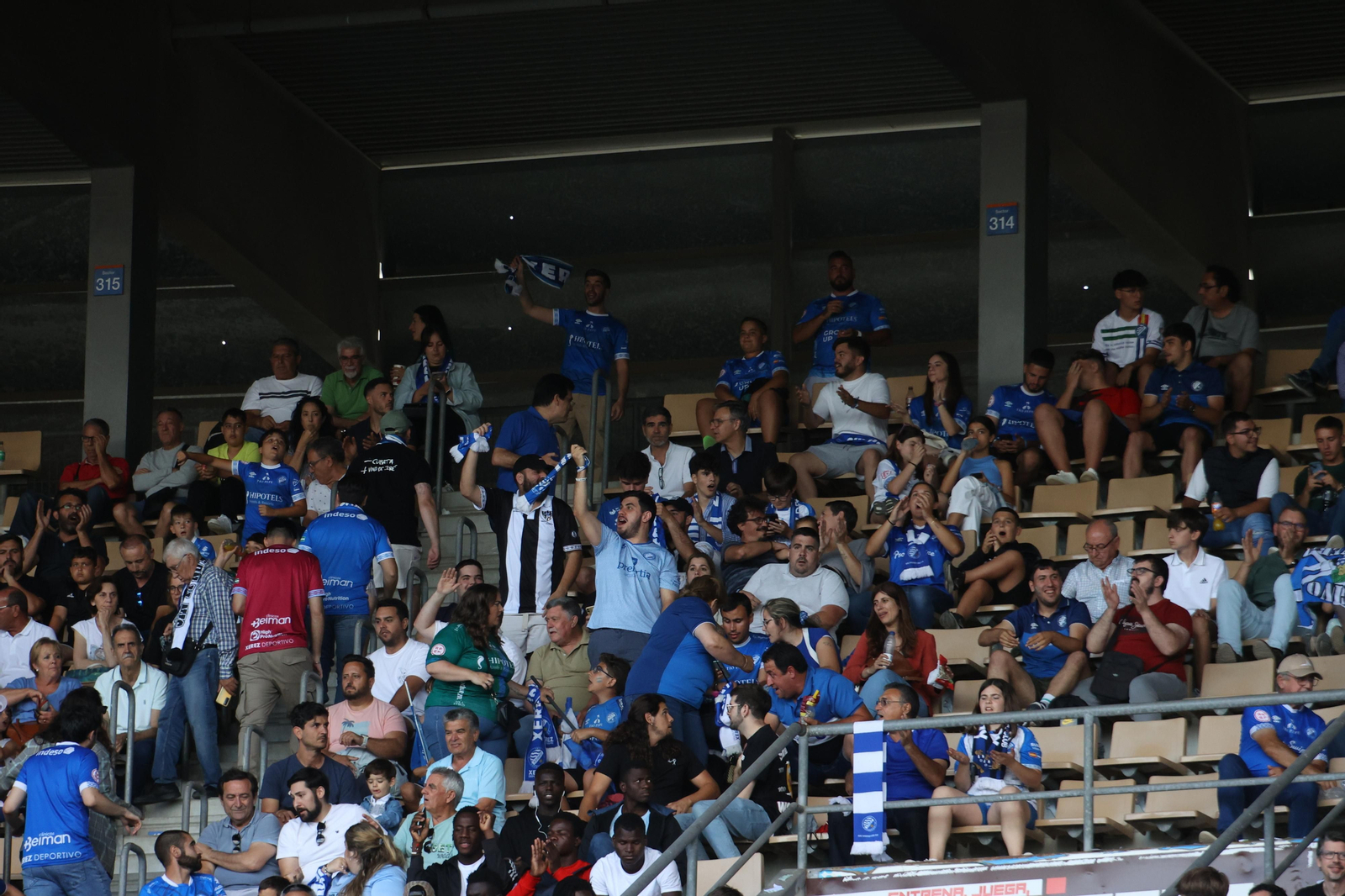 Búscate en el partido entre el Xerez DFC y Ceuta B en Chapín