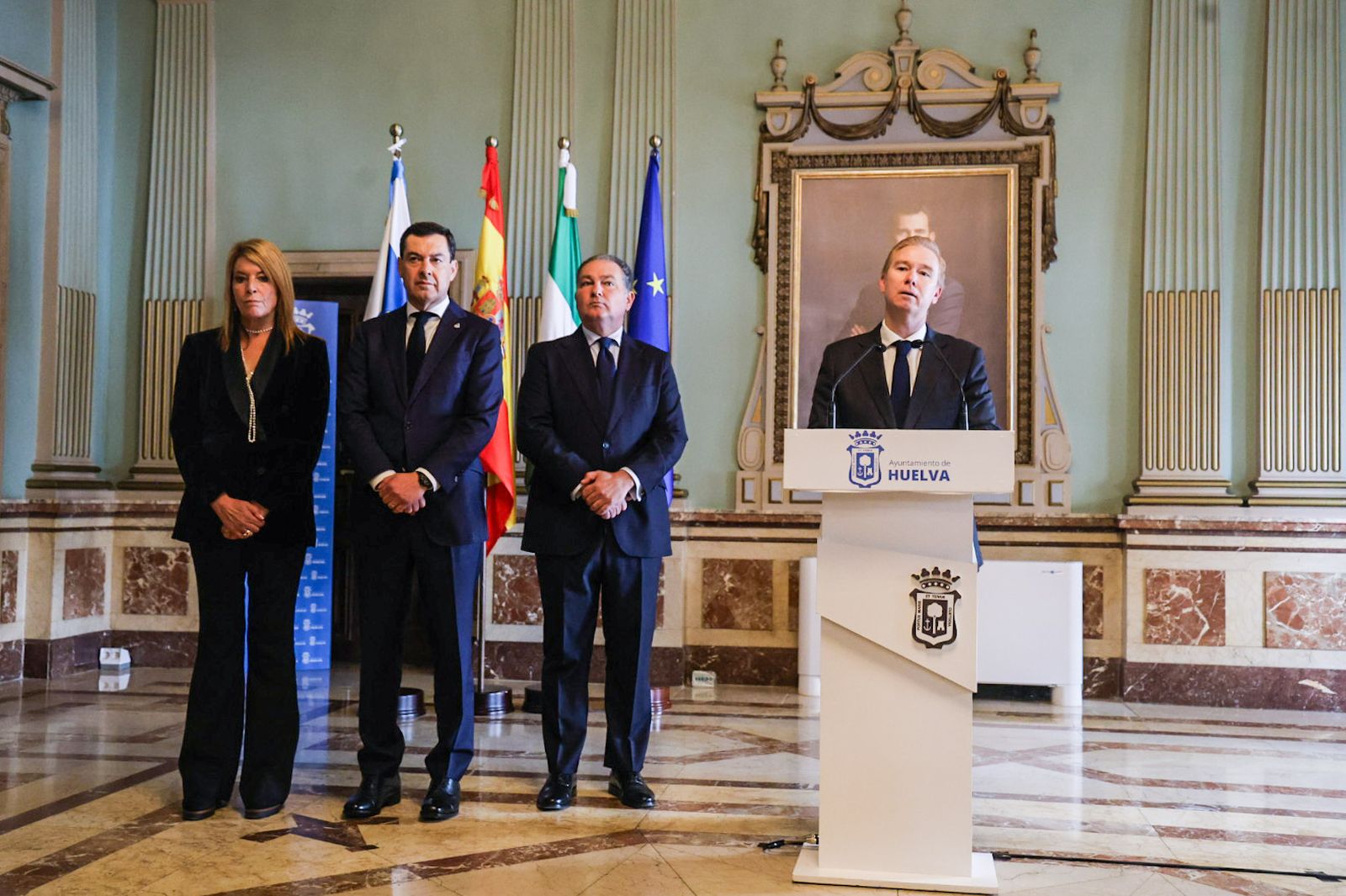 Fotografías del acto de declaración institucional en apoyo a las víctimas del accidente ferroviario de Adamuz y sus familias