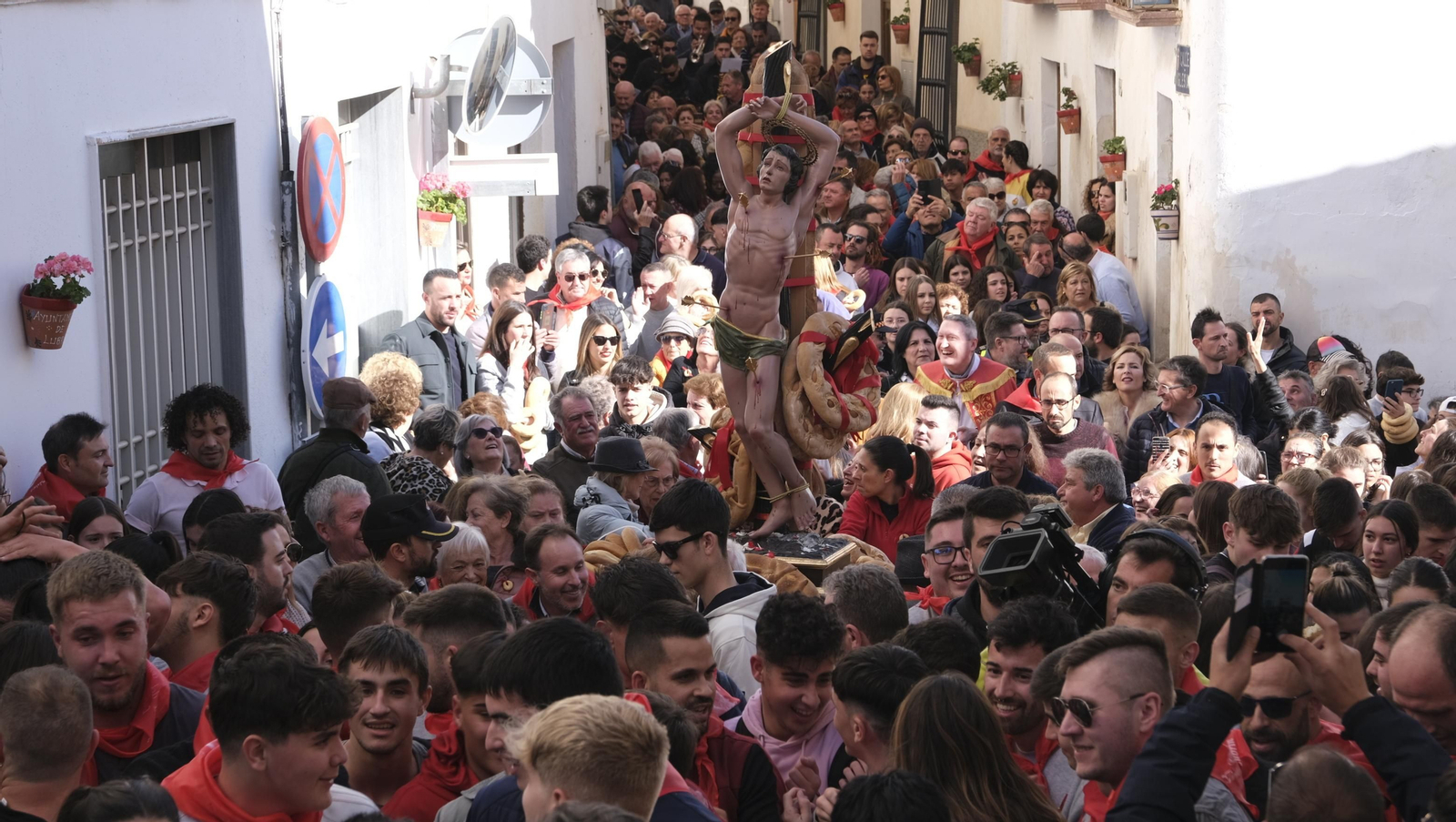 Los vecinos de Lubrín se echan a las calles por San Sebastián