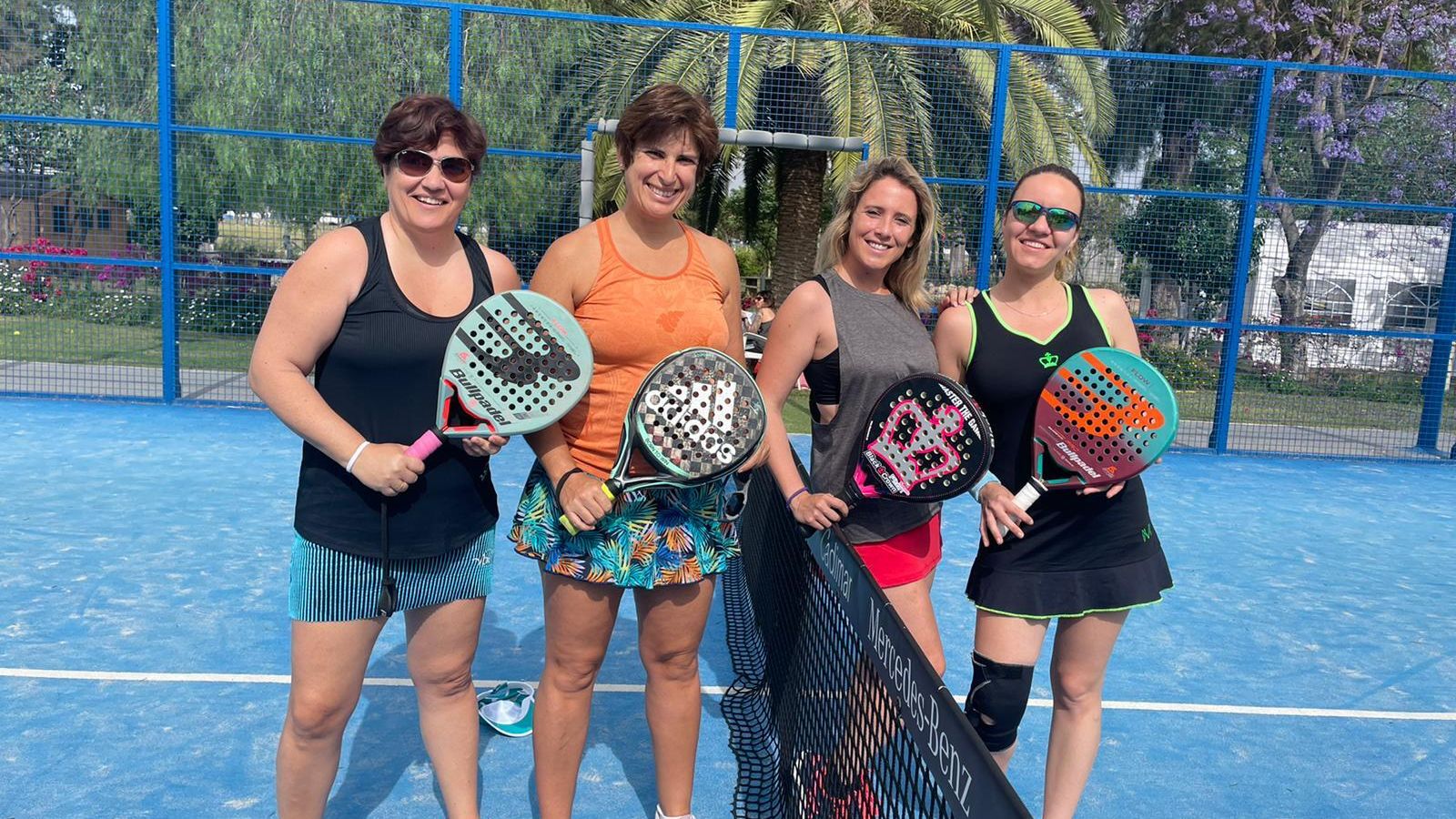 Rebeca García y Ana Sara Ruiz -derecha- vencieron en la final a María del Mar García y Sara de Ory.