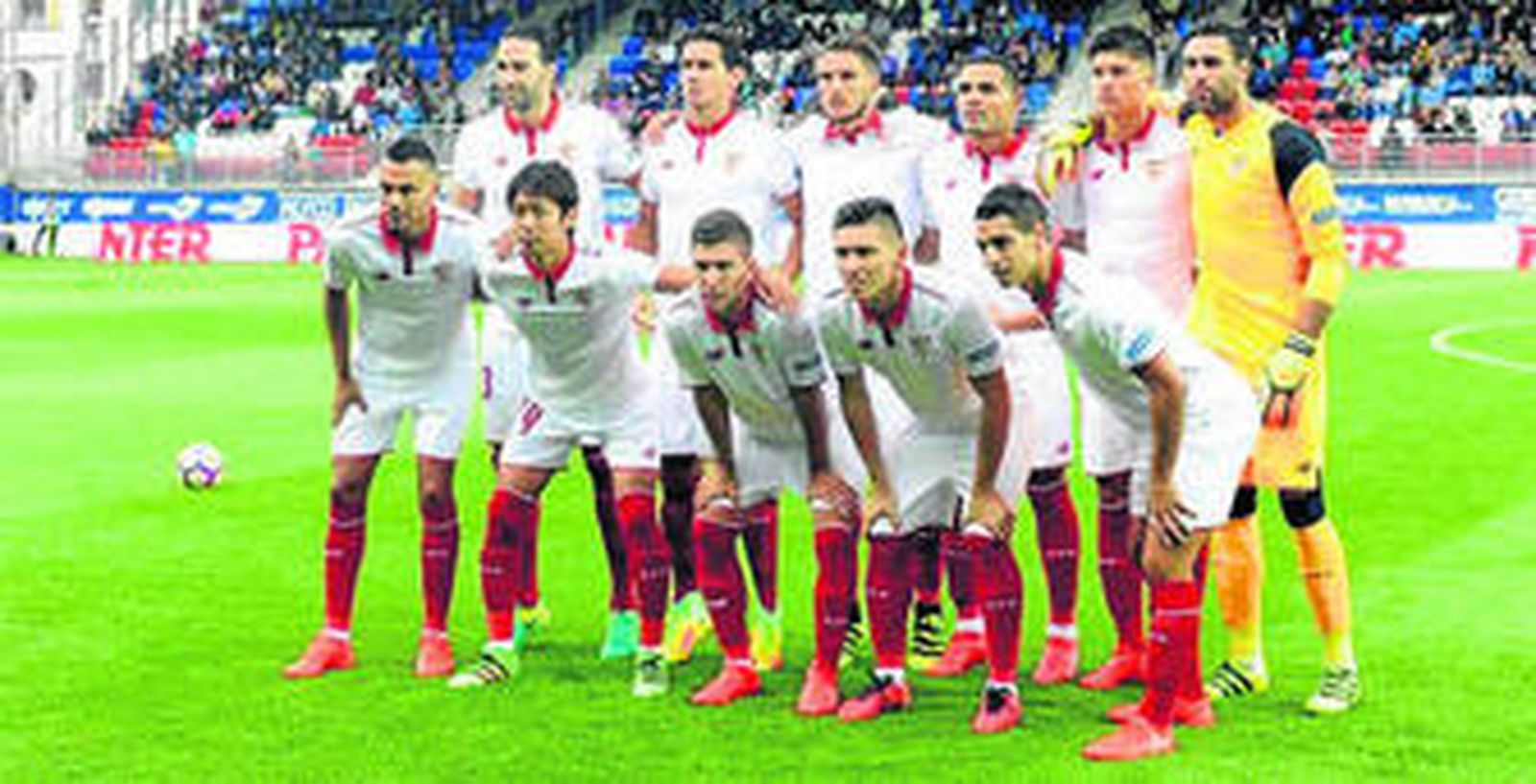 El equipo titular sevillista en Ipurúa, por primera vez en la historia del club sin ningún seleccionable español.