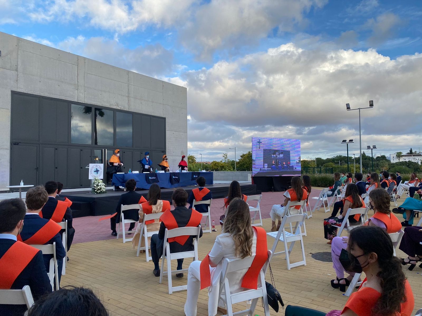 Graduados los primeros estudiantes del curso 20/21 del Campus de Sevilla de la Universidad Loyola