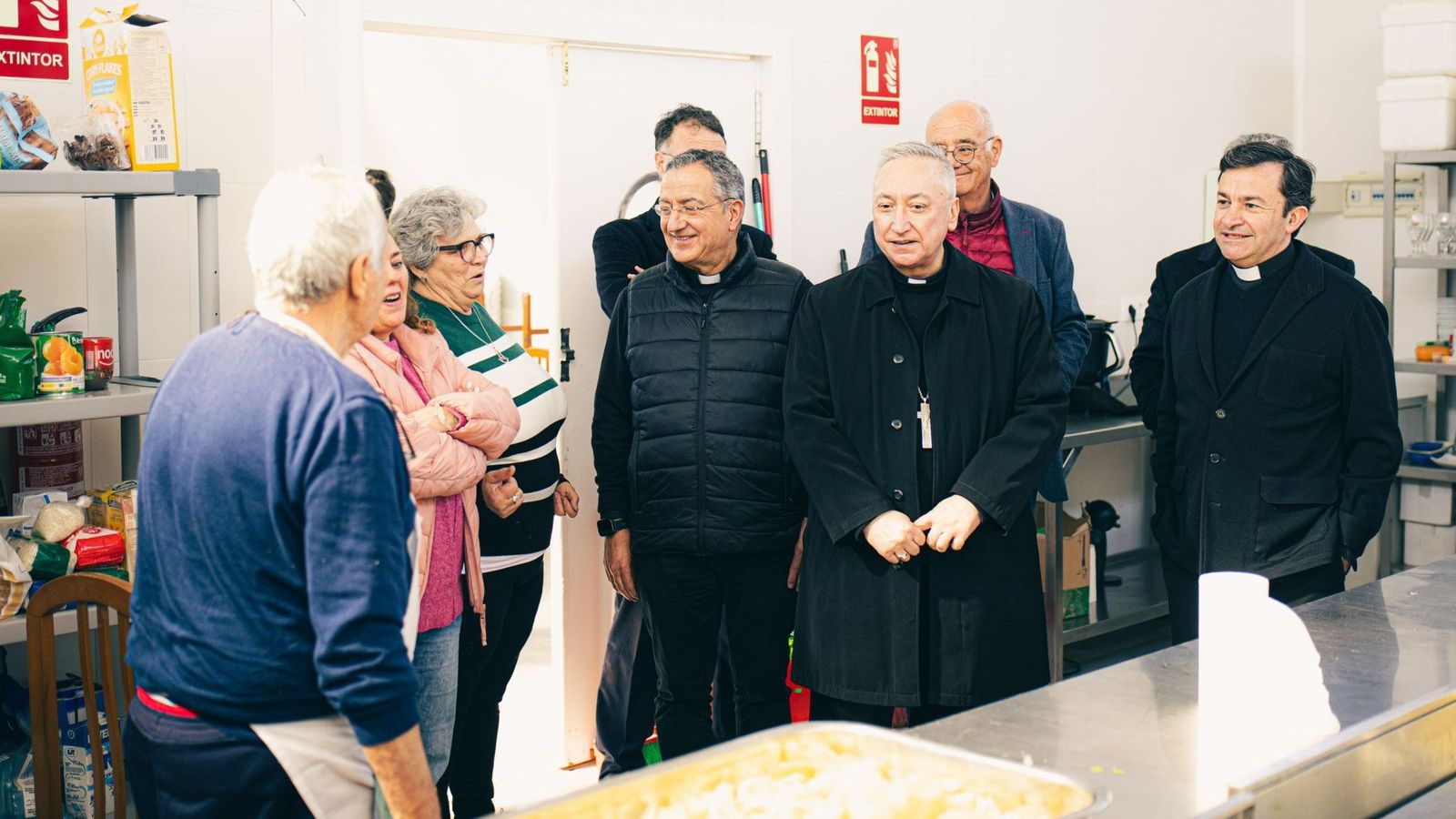 El obispo de Asidonia-Jerez, durante la visita a la Casa del Santo Ángel.