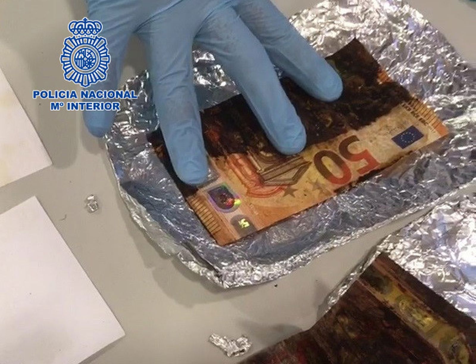 Dos detenidos por estafar 55.000 euros con el timo de los "billetes tintados"