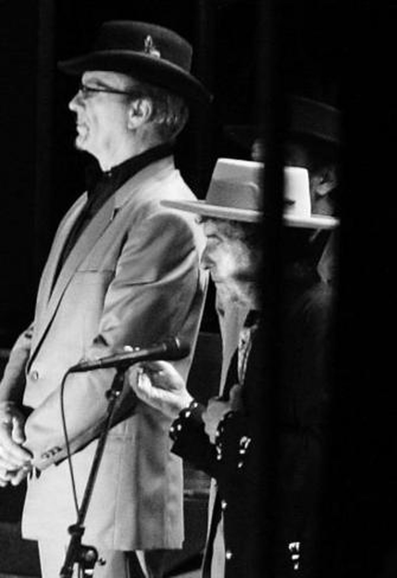 Dylan combinó temas clásicos y recientes en el estadio Chapín.