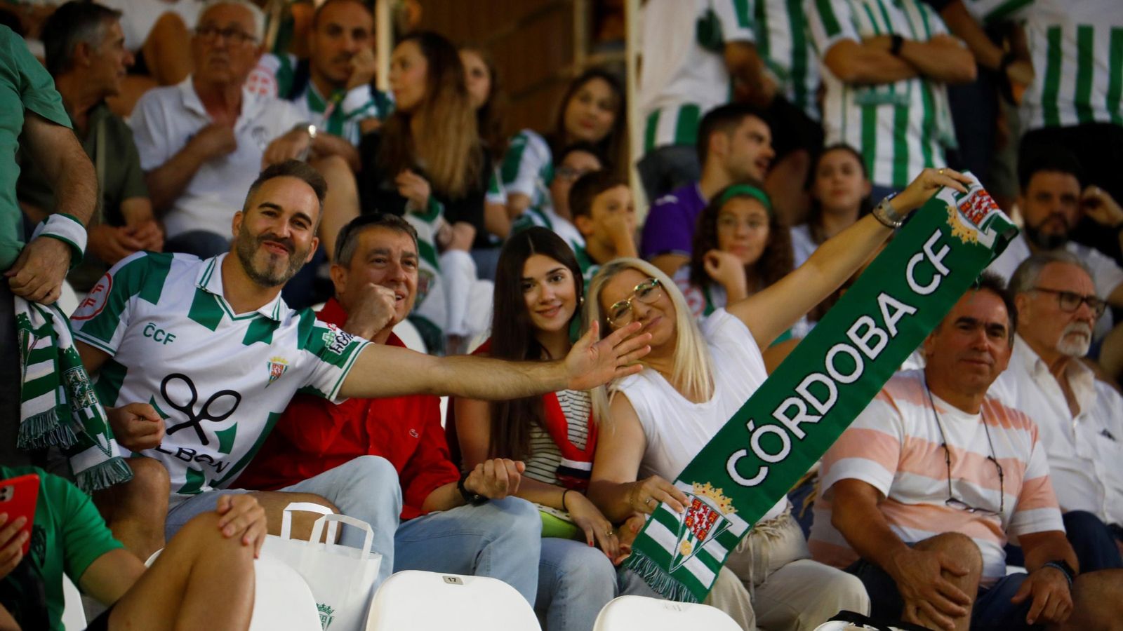 Búscate en las gradas del Arcángel en el Córdoba - Málaga CF