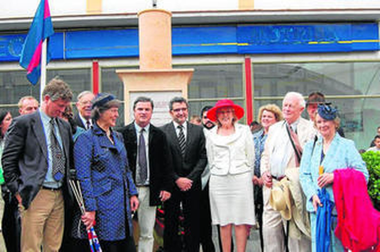 Una imagen del acto de inauguración del monumento que conmemora el paso de J. S. Colquitt por la localidad.