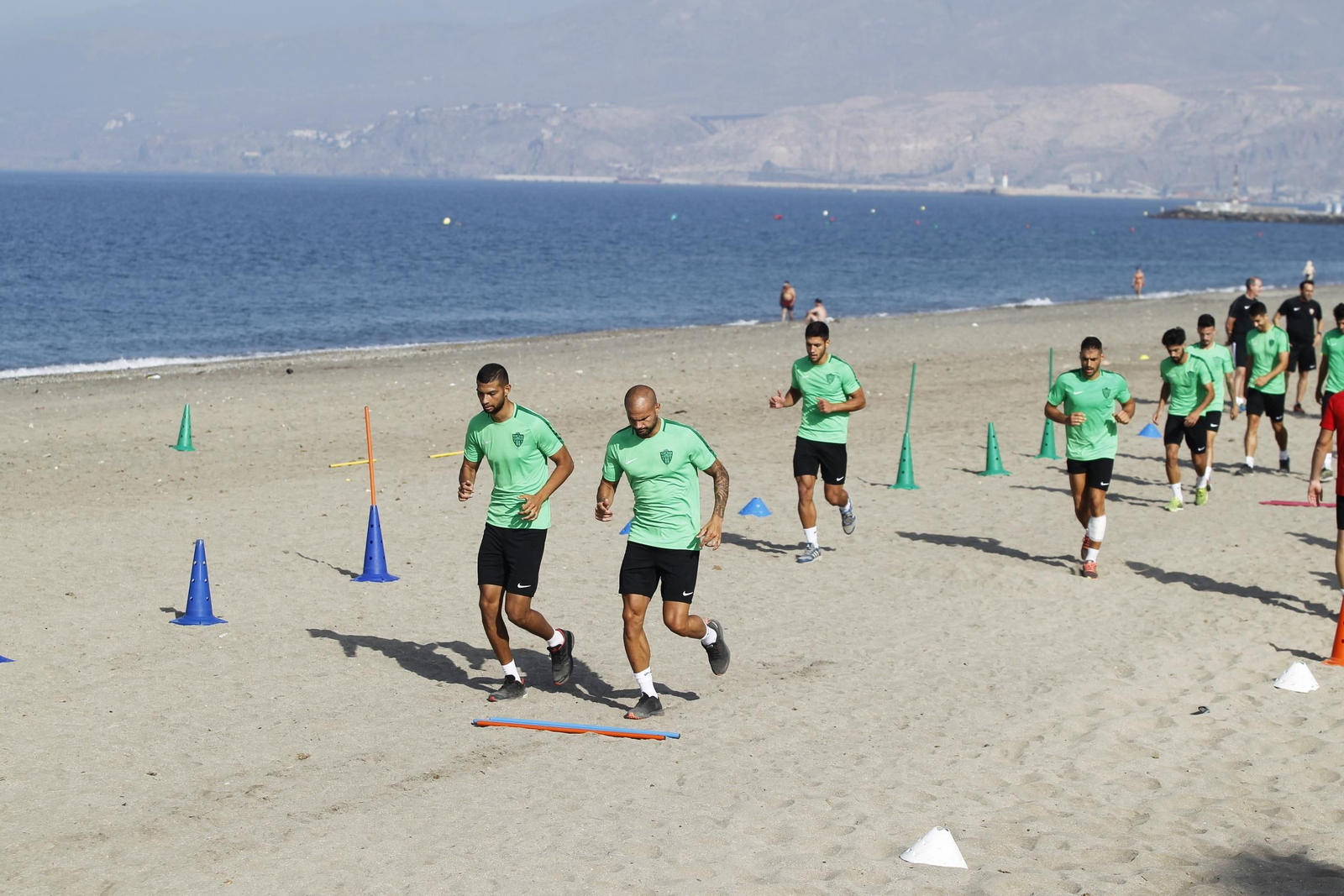 Los entrenamientos por la playa, un clásico en el periodo estival.