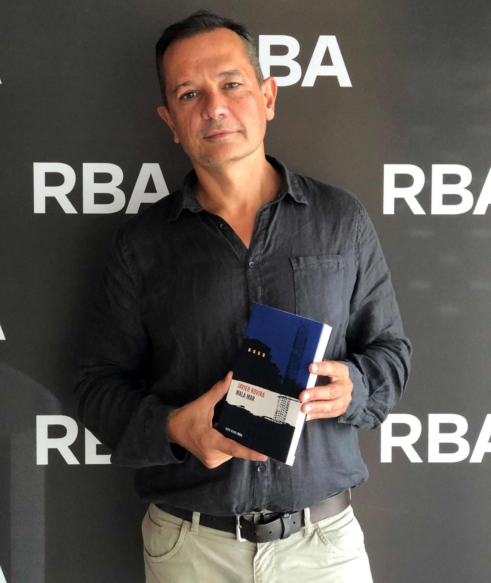 Javier Rovira con su segunda novela ‘Mala mar’ editada por RBA.