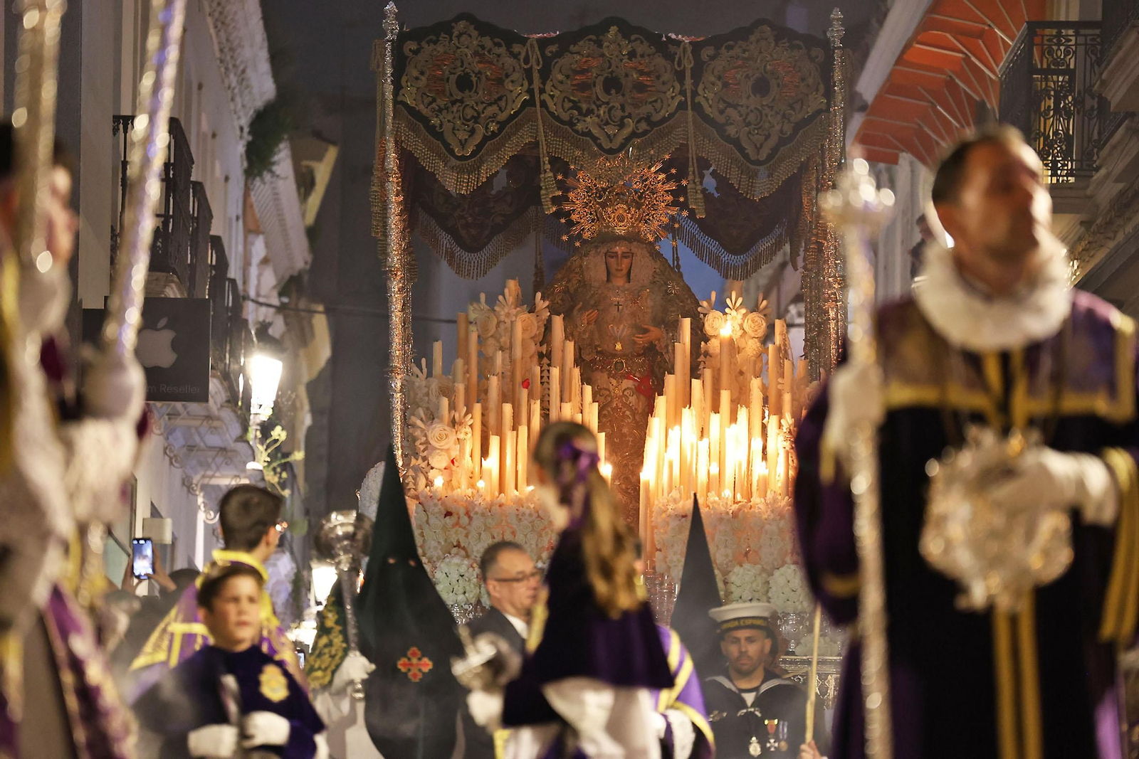 Miércoles Santo: La Hermandad de La Esperanza por las calles de Huelva