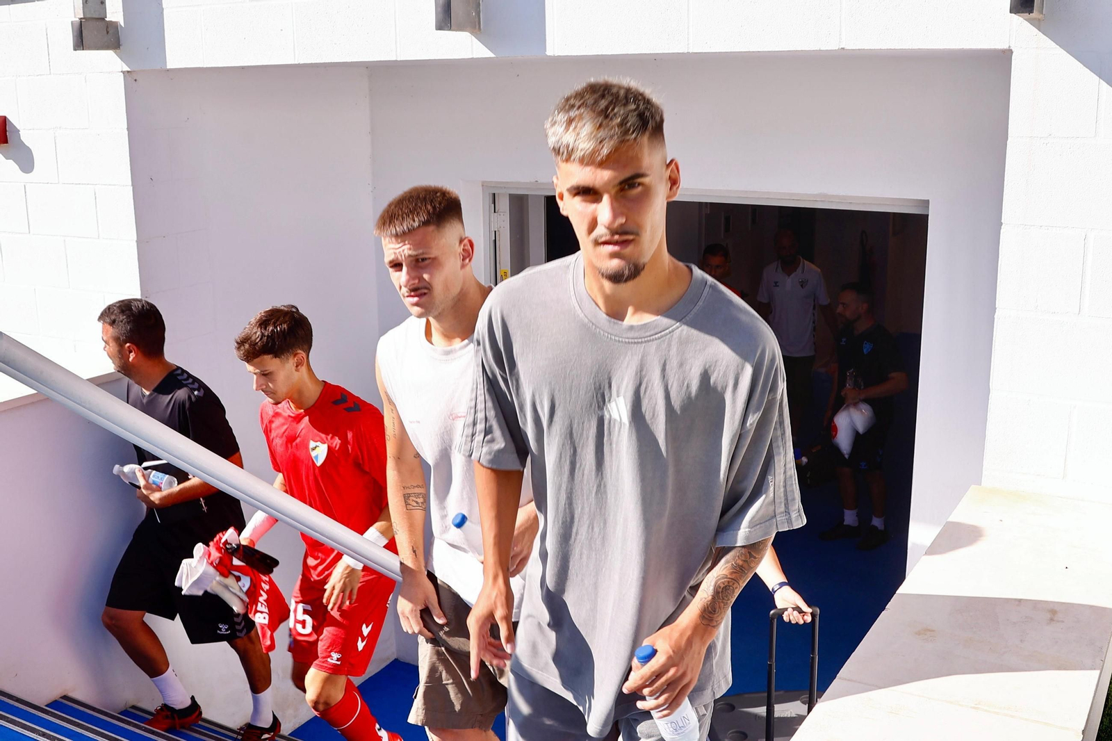 Loren, Capote y los jóvenes del primer equipo ven el estreno del Atlético Malagueño