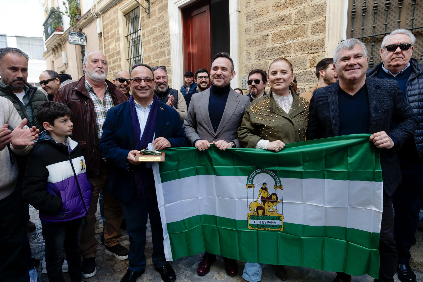 Imágenes del coro de Julio Pardo, en el descubrimiento de la placa en la casa natal del corista Imágenes del coro de Julio Pardo, en el descubrimiento de la placa en la casa natal del corista