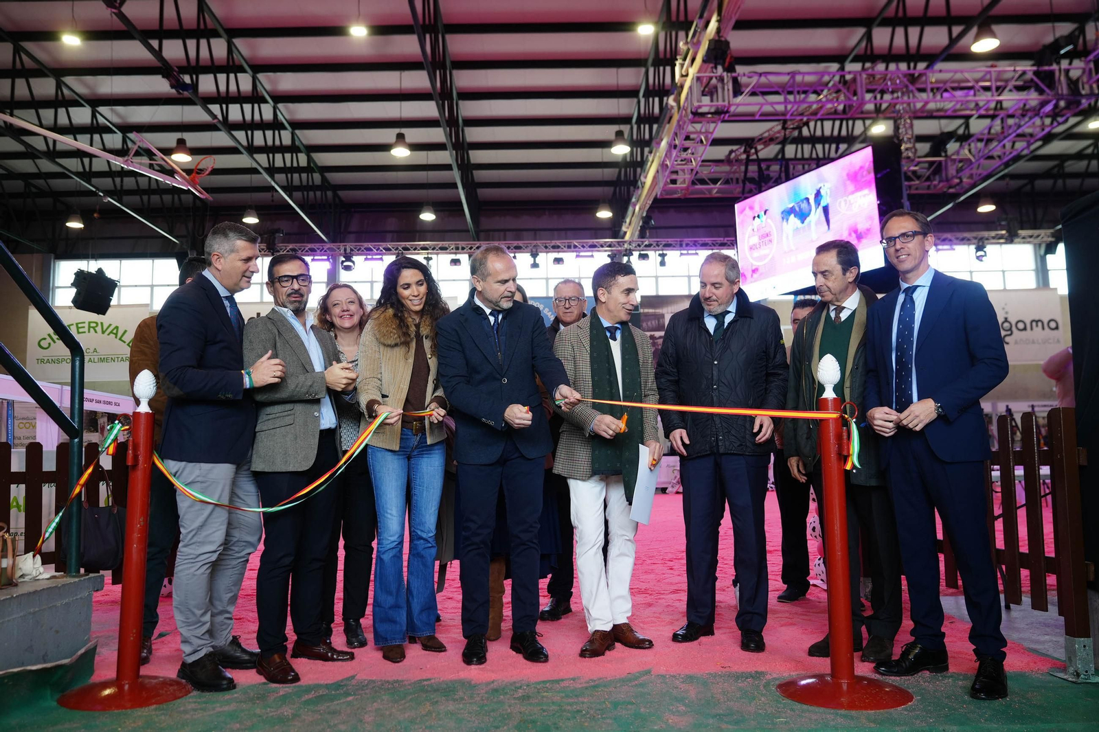 Las mejores imágenes de la inauguración de la XVII Feria de Ganado Frisón de Dos Torres