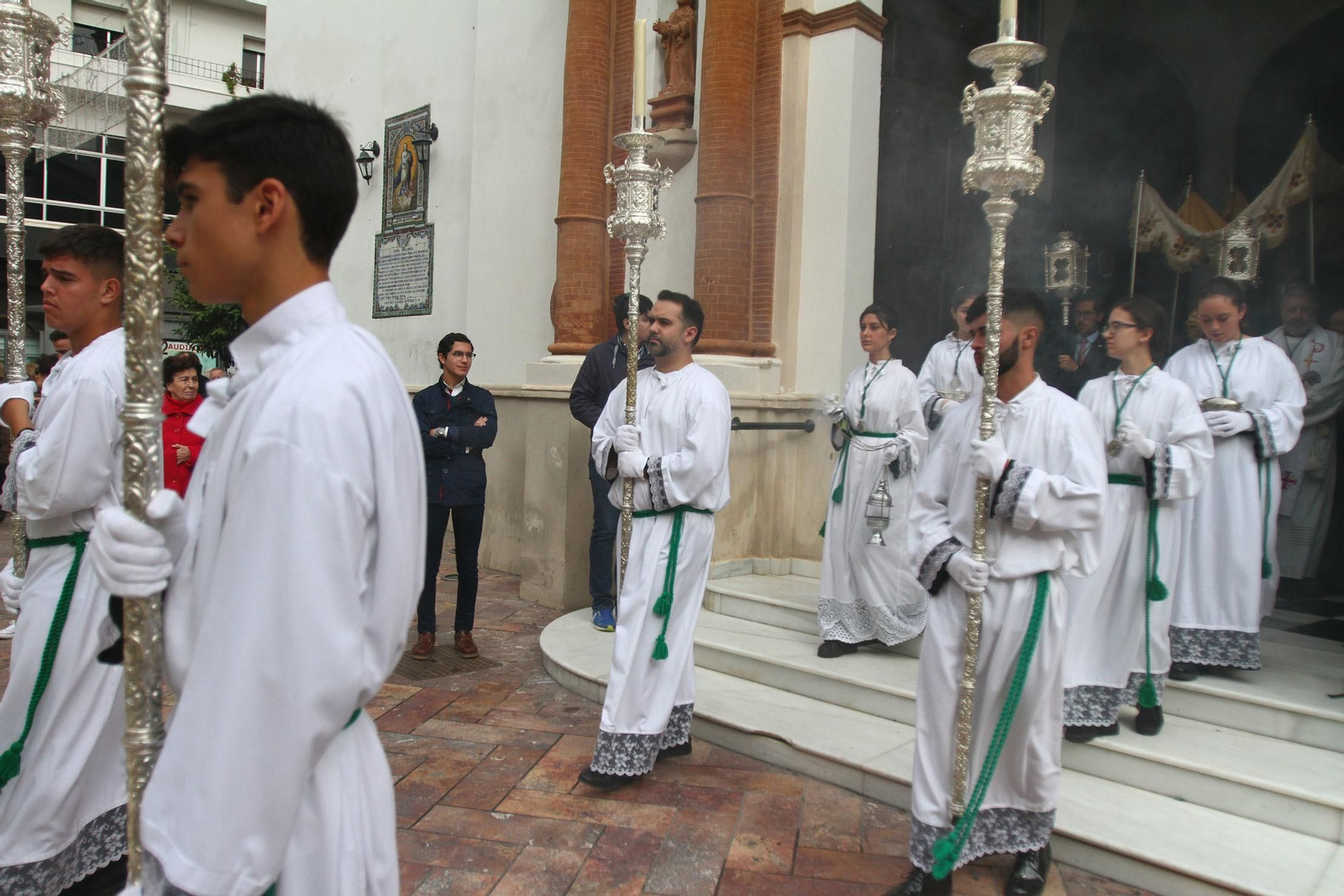 Procesión Solemne  de la Hermandad de La Vera Cruz, con el Santísimo Sacramento.