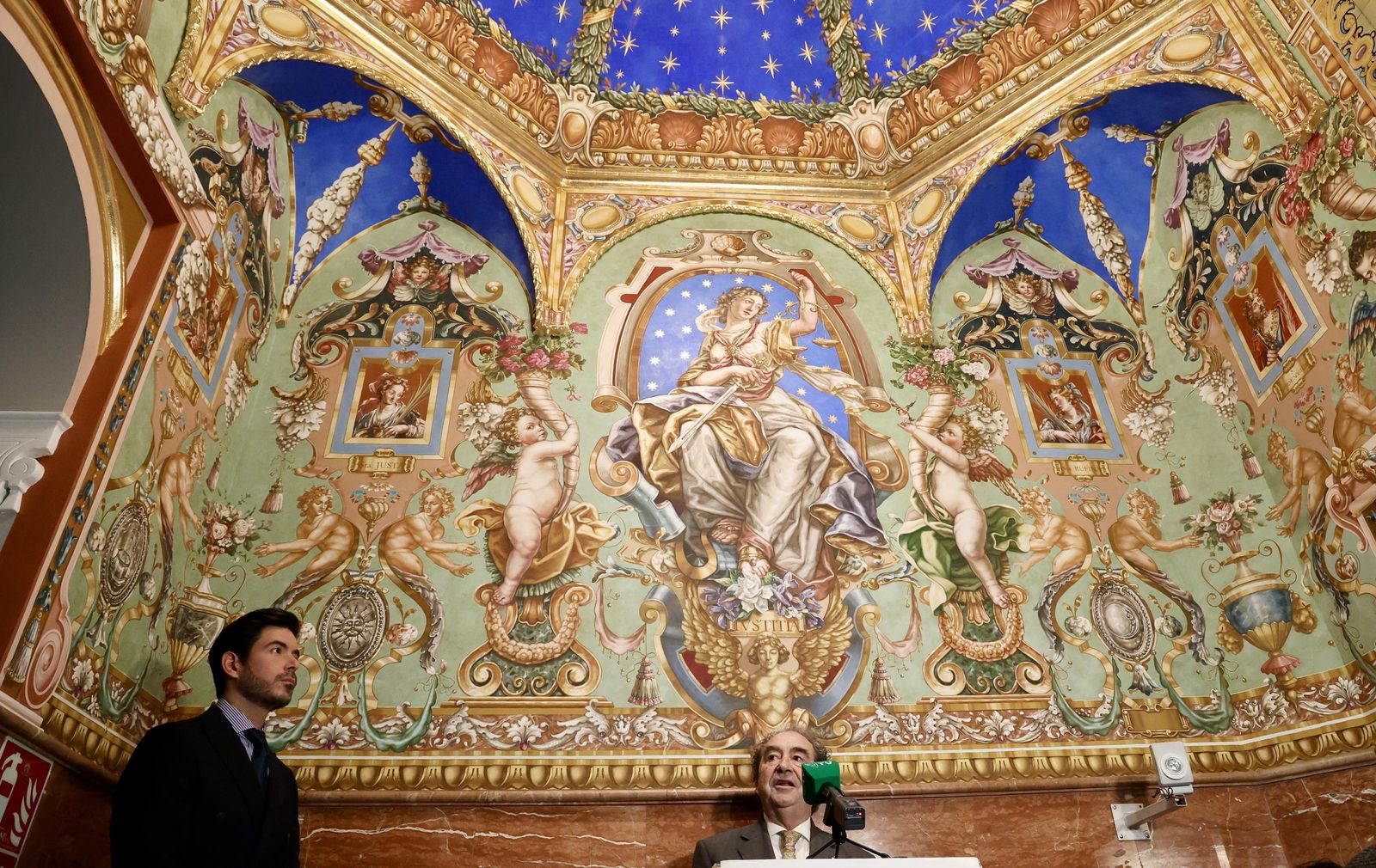 Decoración pictórica de la antesala del camarín de la Virgen de la Esperanza