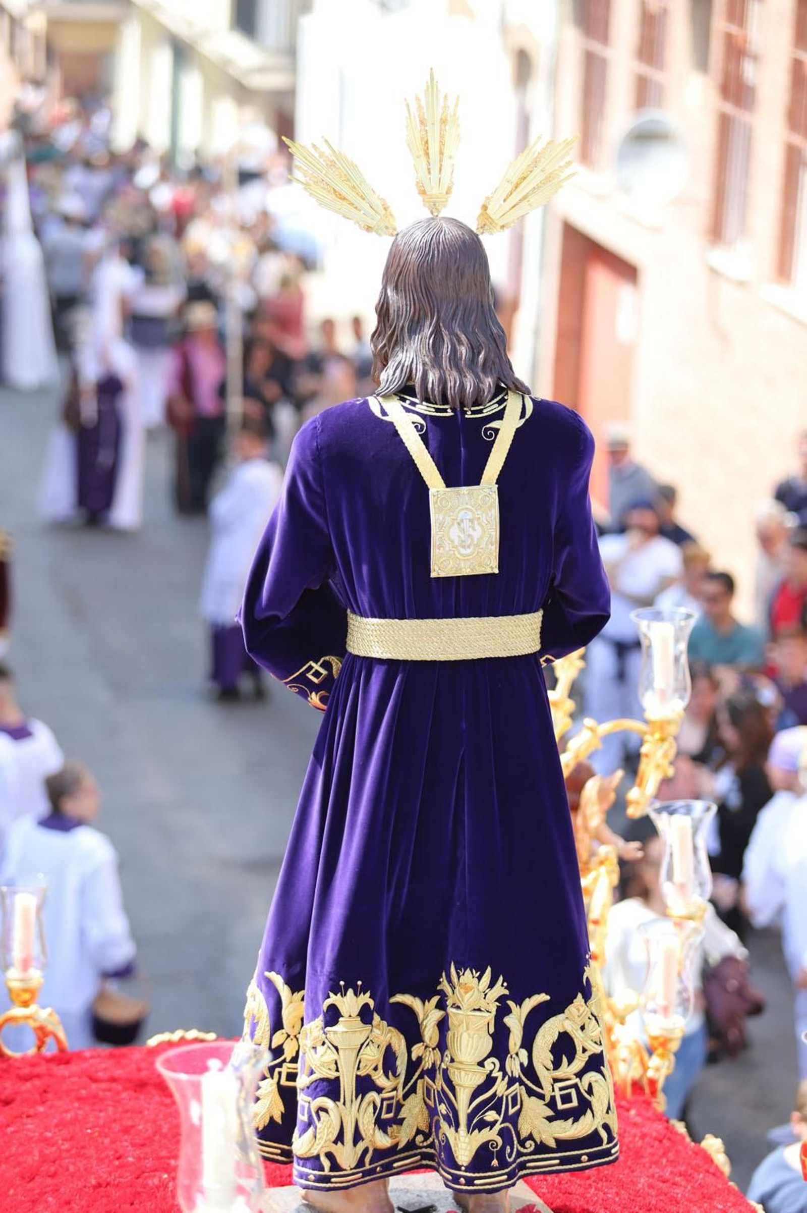 Imágenes del recorrido de la Hermandad del Cristo Cautivo de Huelva