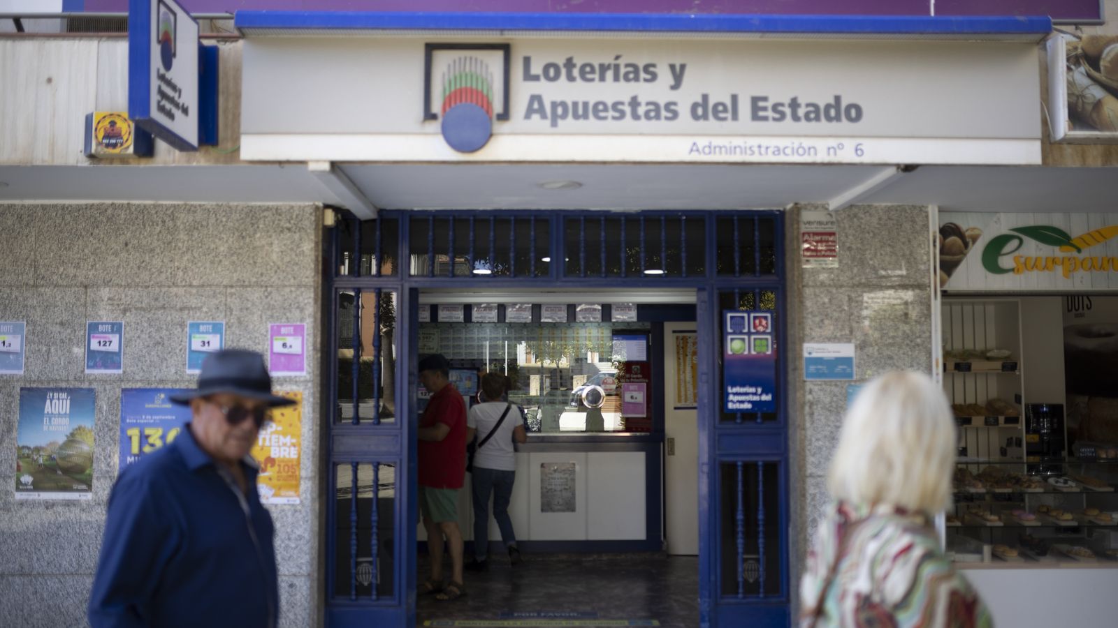 Aspecto exterior de la administración de la Plaza del Punto.