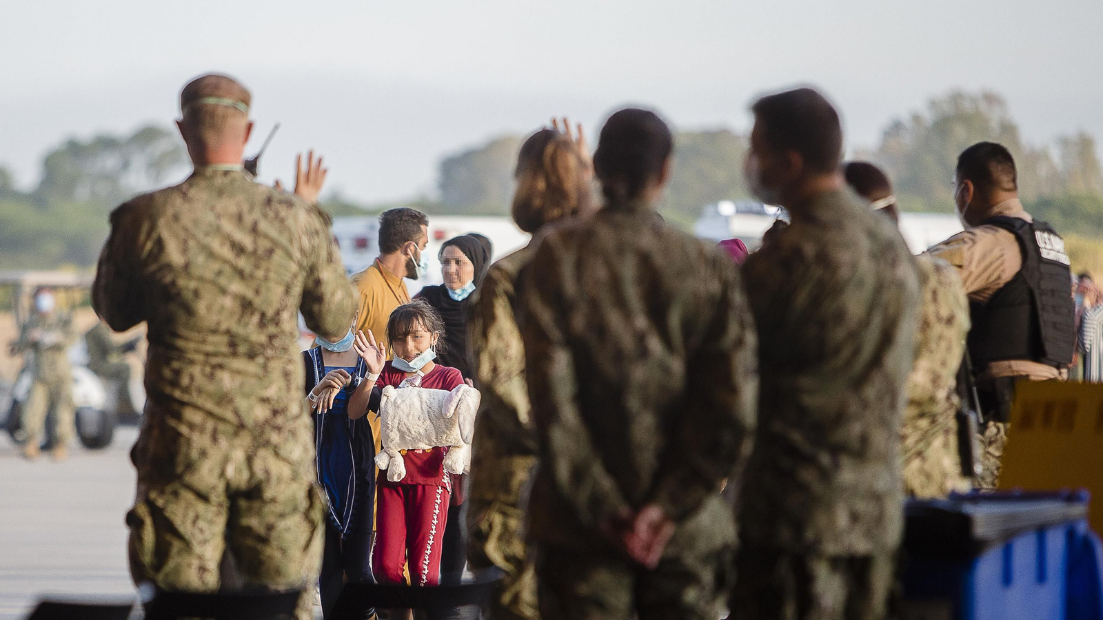 Imágenes de la llegada a Rota de refugiados afganos