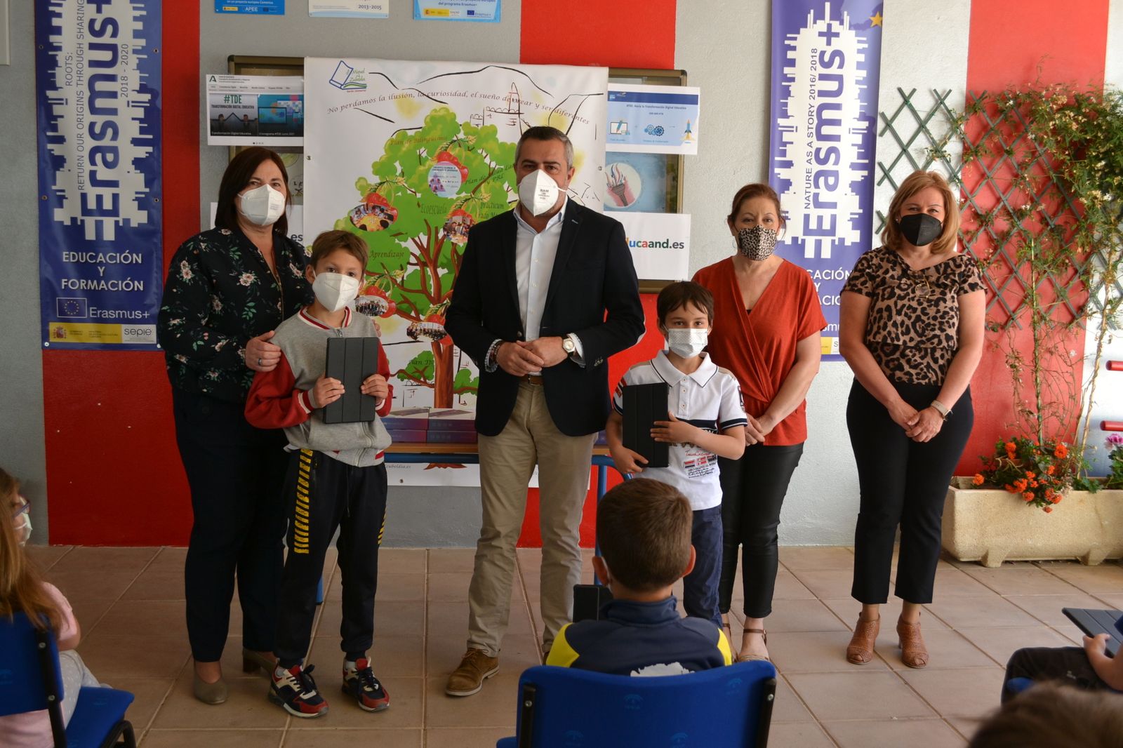 Los escolares de Serón pasan del papel a la tablet