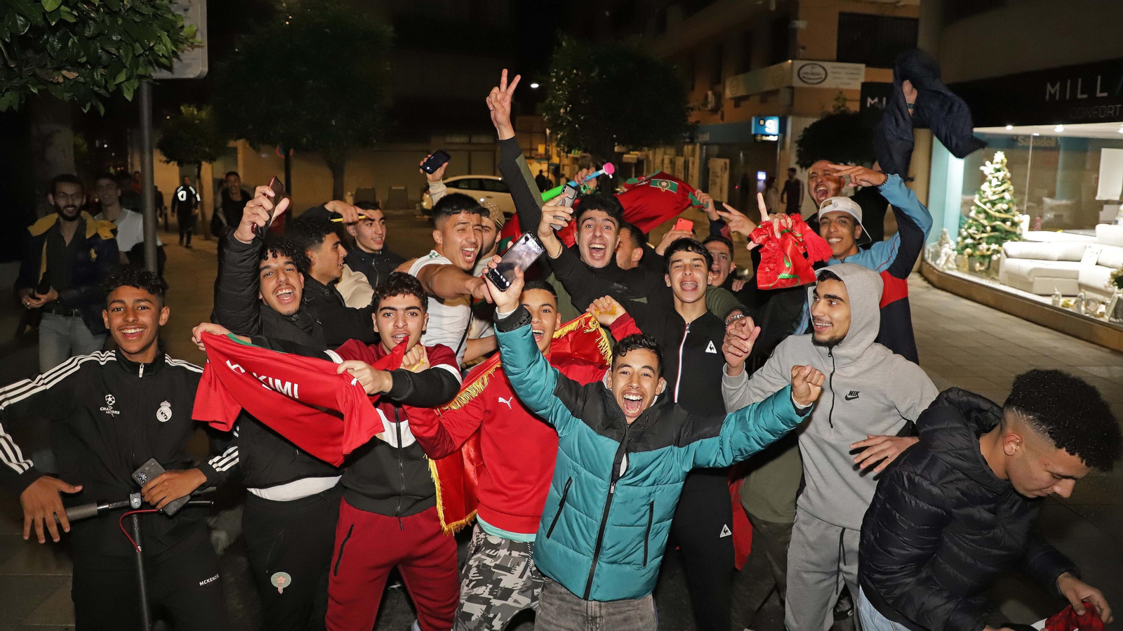Fotos de la celebración en Algeciras de la victoria de Marruecos sobre España en Qatar